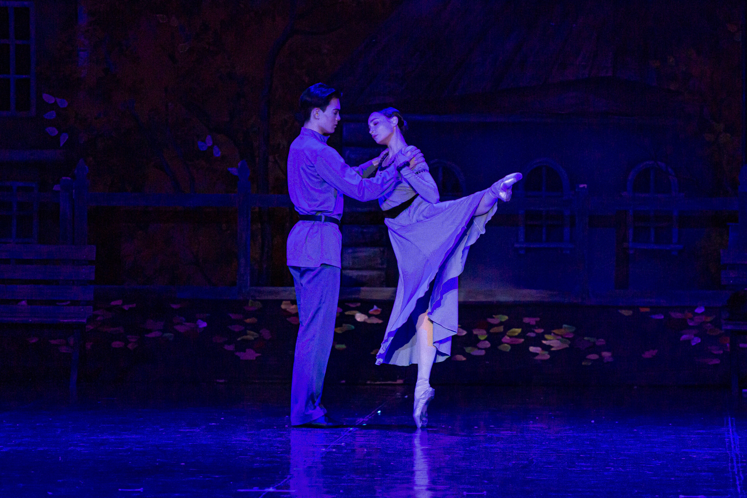 Анюта — спектакль — премьера на сцене Зимнего театра Марийского театра оперы и балета. Фотограф в Сочи Юрий Шептаев