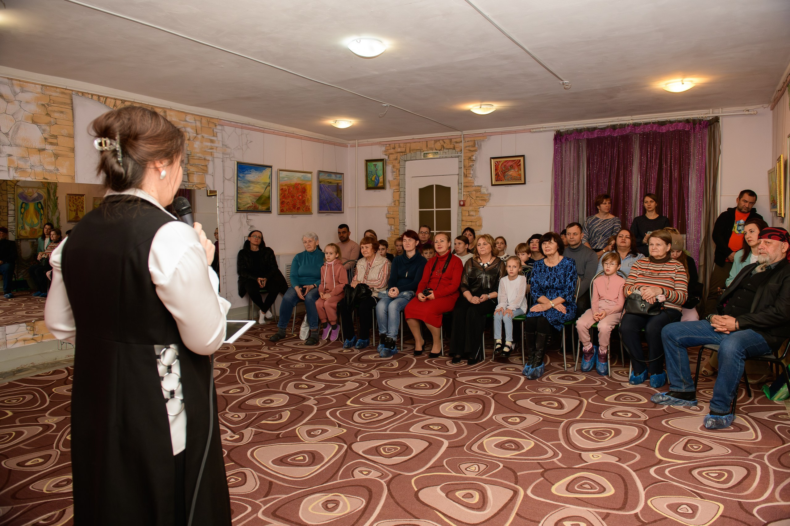 Выставка «Влюбленная в мир». Художница Татьяна Иванова-Гуляева. Фотограф Валерия Голубева (Миронова)