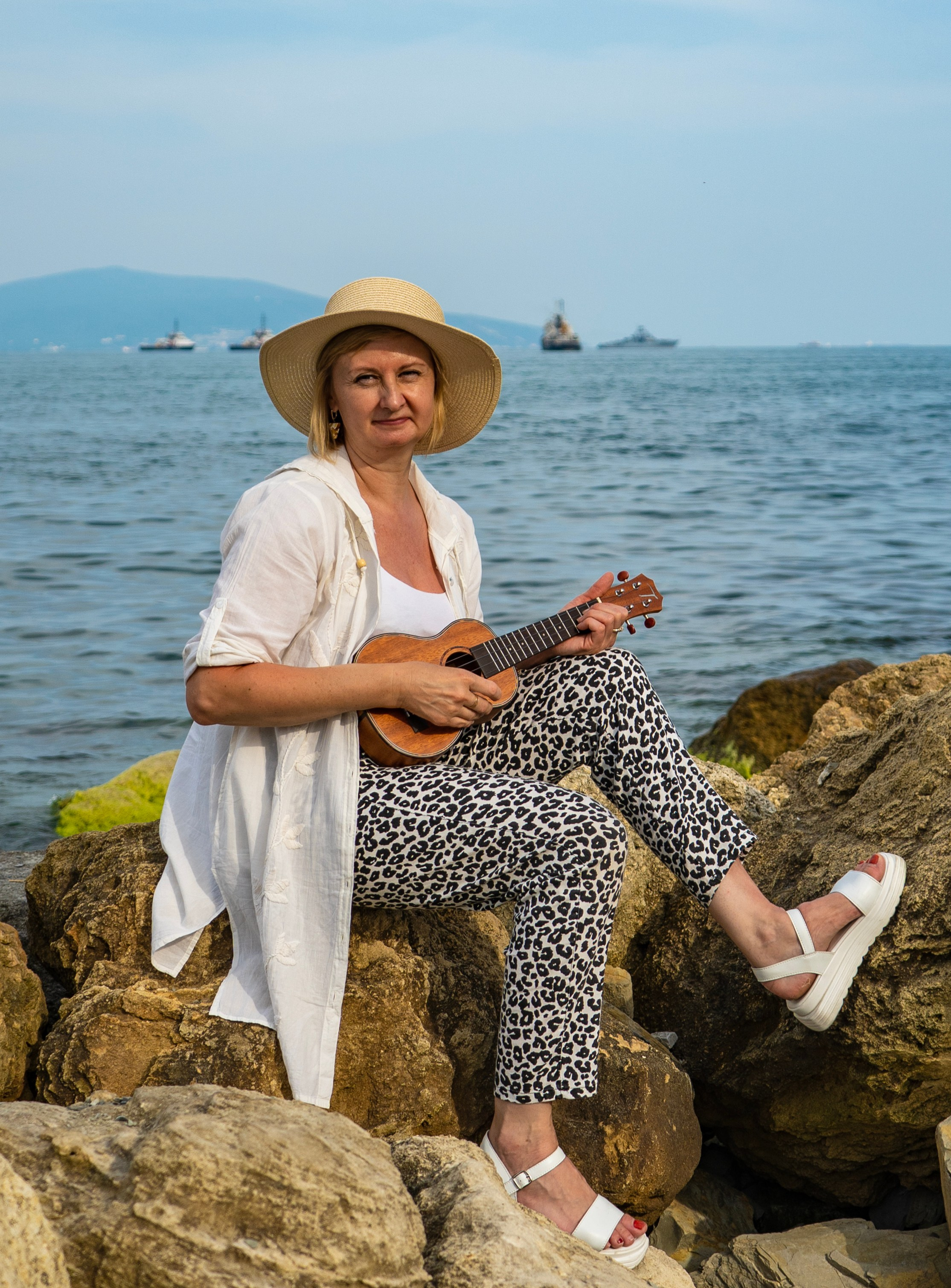 Съемка в центре Новороссийска. Семейный и детский фотограф Екатерина Черняева. Снимаю портреты, love story, фотопрогулки, работаю на улице, в кафе, студии, дома у клиента