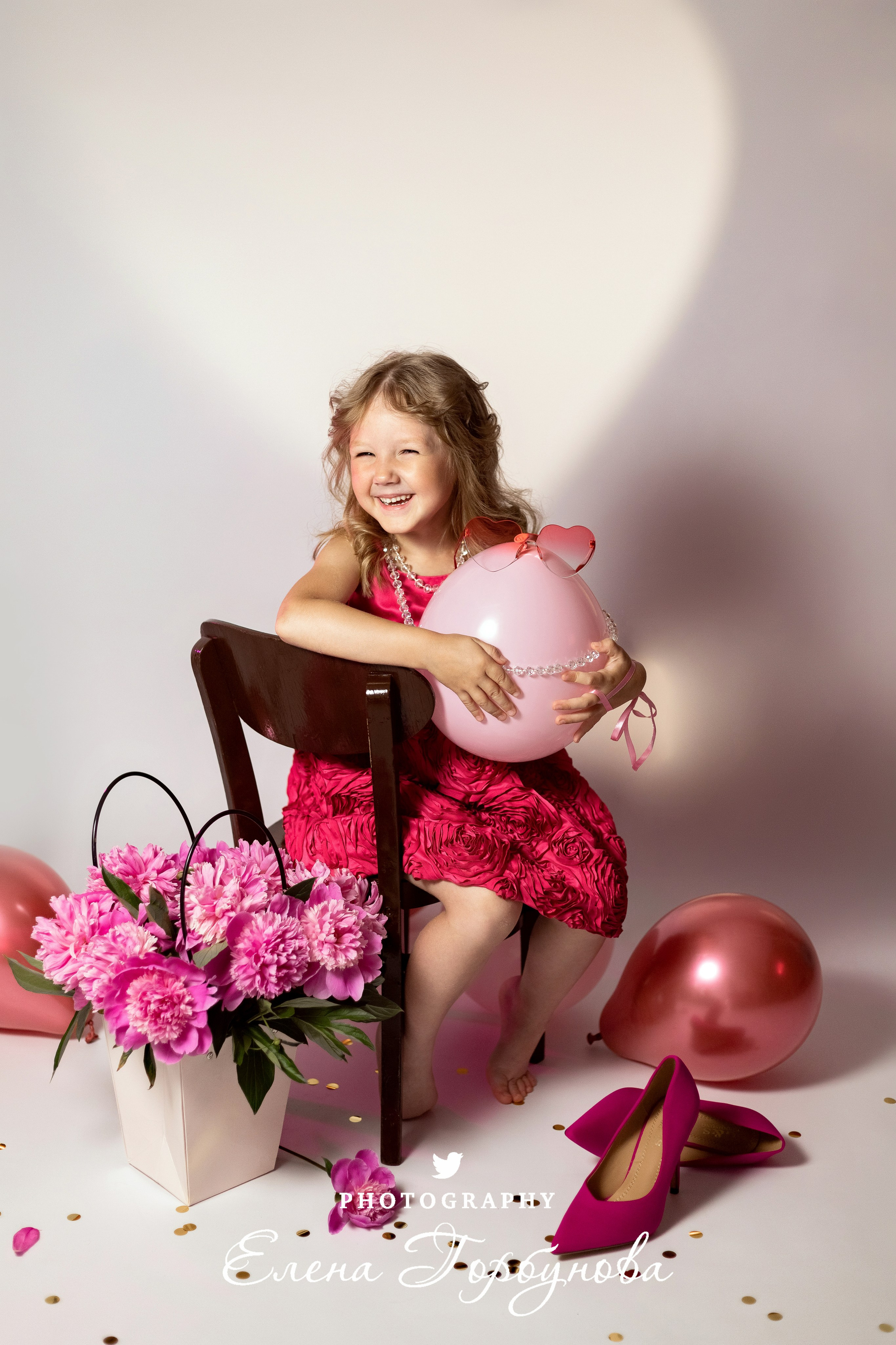 «Модница в розовом» В моей студии. Вероника и Александра. 2024. Фотограф Пермь. Свадьбы. Семья и дети, школа, д. сад. Фотокниги