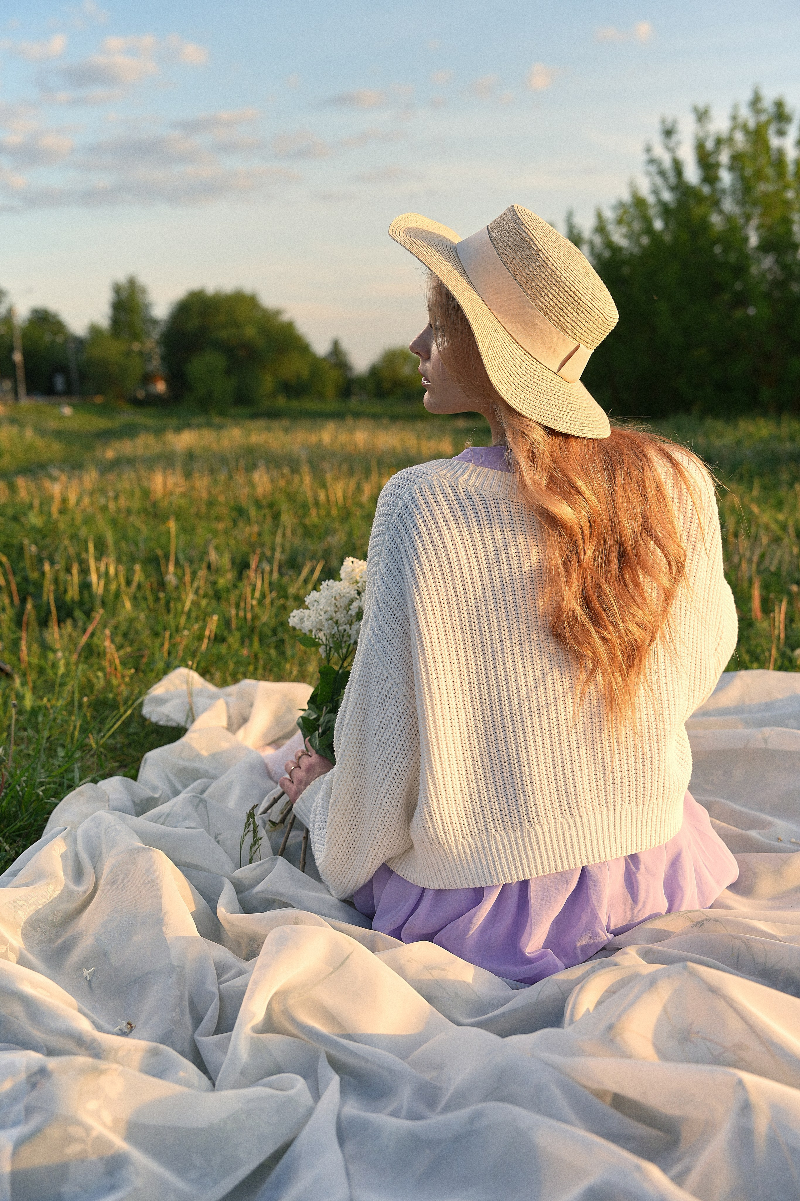 Съемка Кати с сиренью на закате. Фотограф Светлана Боровикова в Домодедове