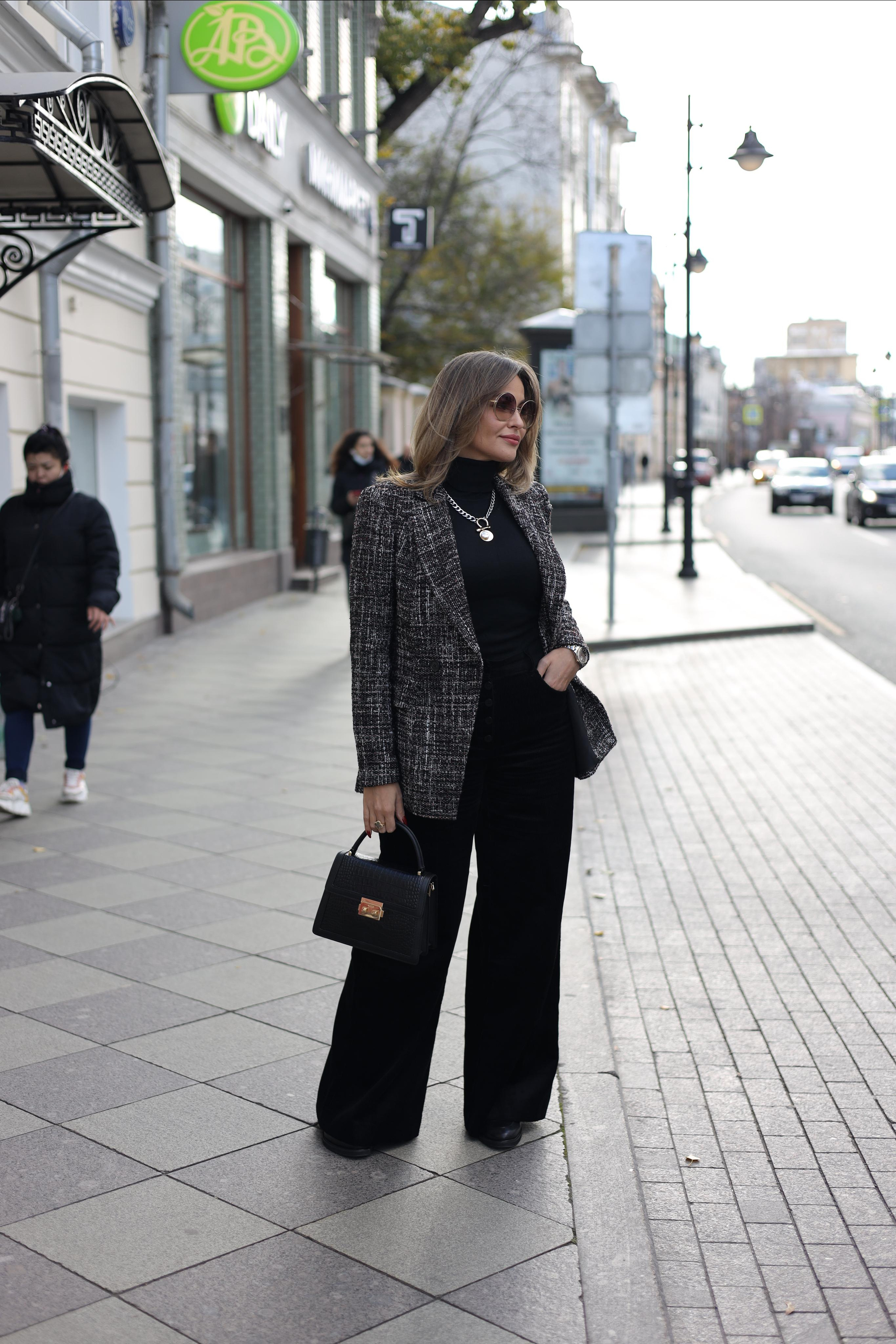 Новокузнецкая. Юрий Белозёров фотограф