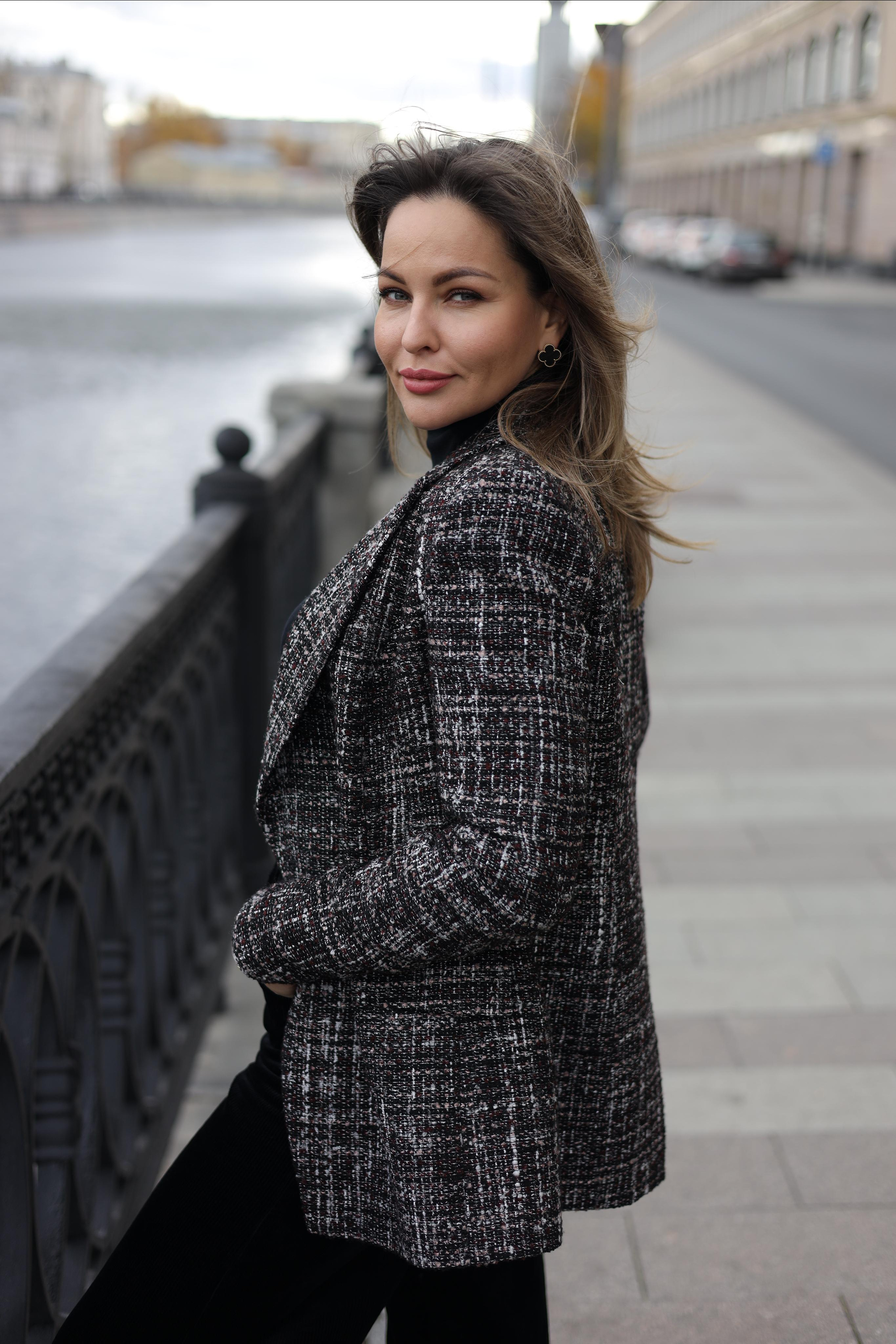 Новокузнецкая. Юрий Белозёров фотограф