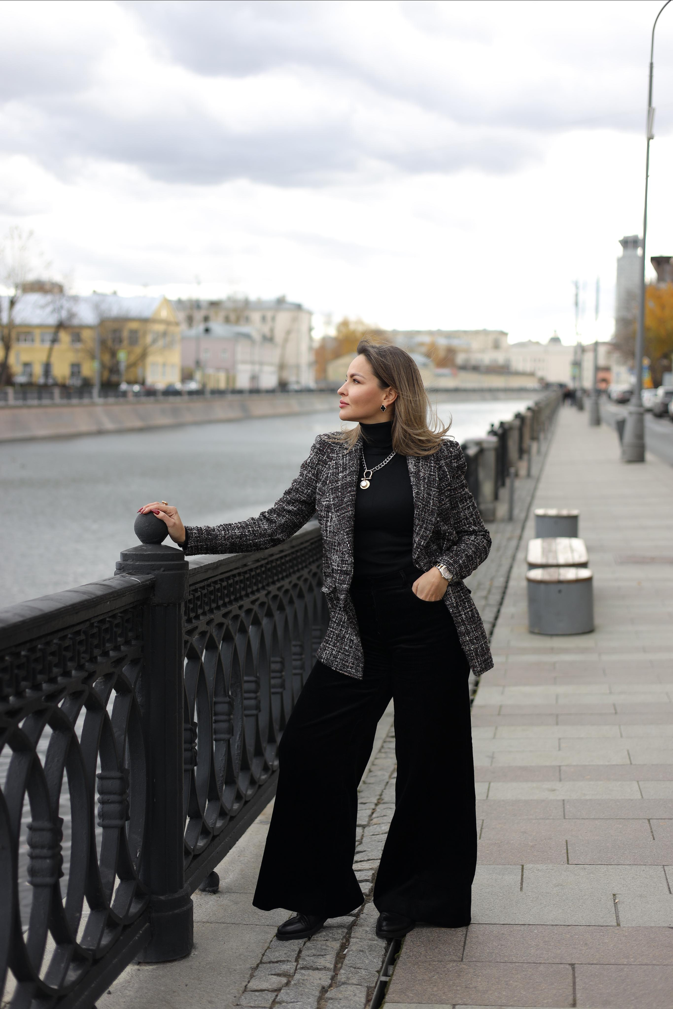 Новокузнецкая. Юрий Белозёров фотограф