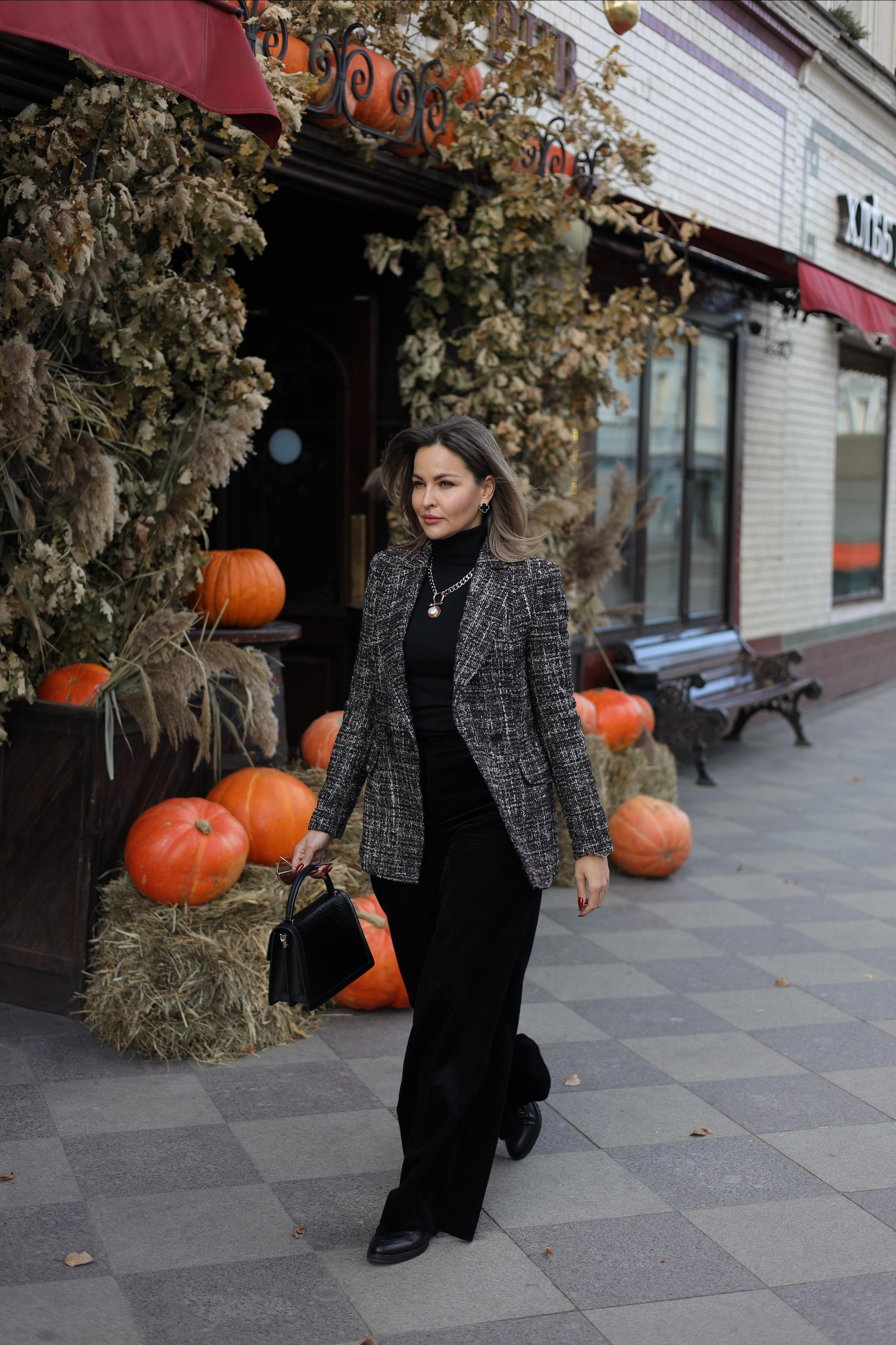 Новокузнецкая. Юрий Белозёров фотограф