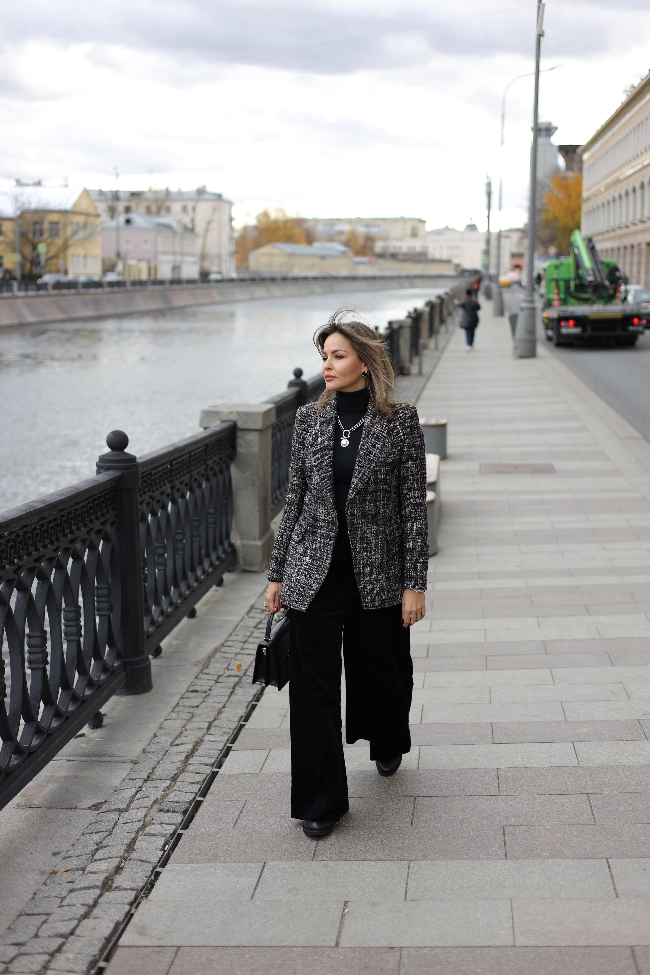 Новокузнецкая. Юрий Белозёров фотограф