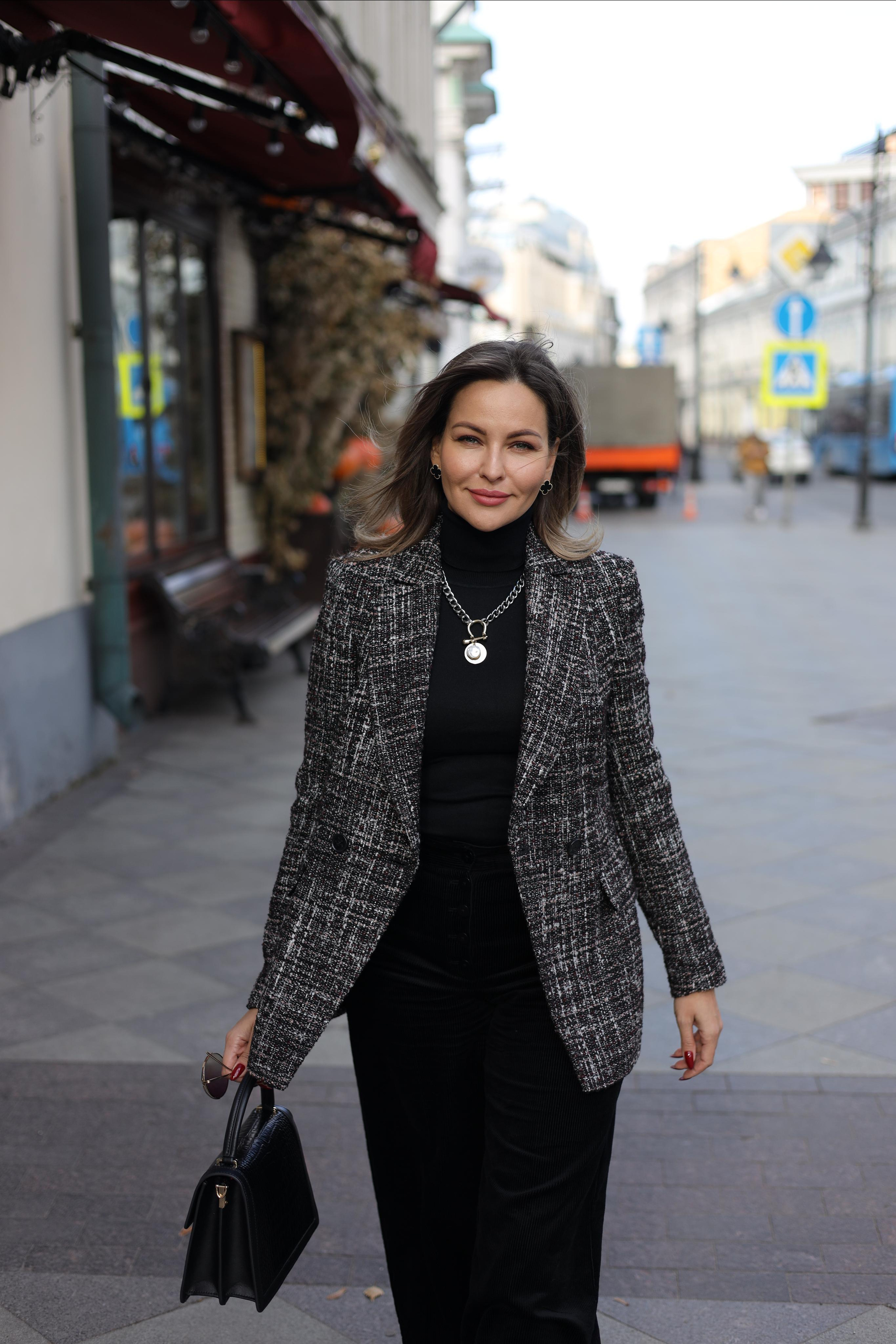 Новокузнецкая. Юрий Белозёров фотограф