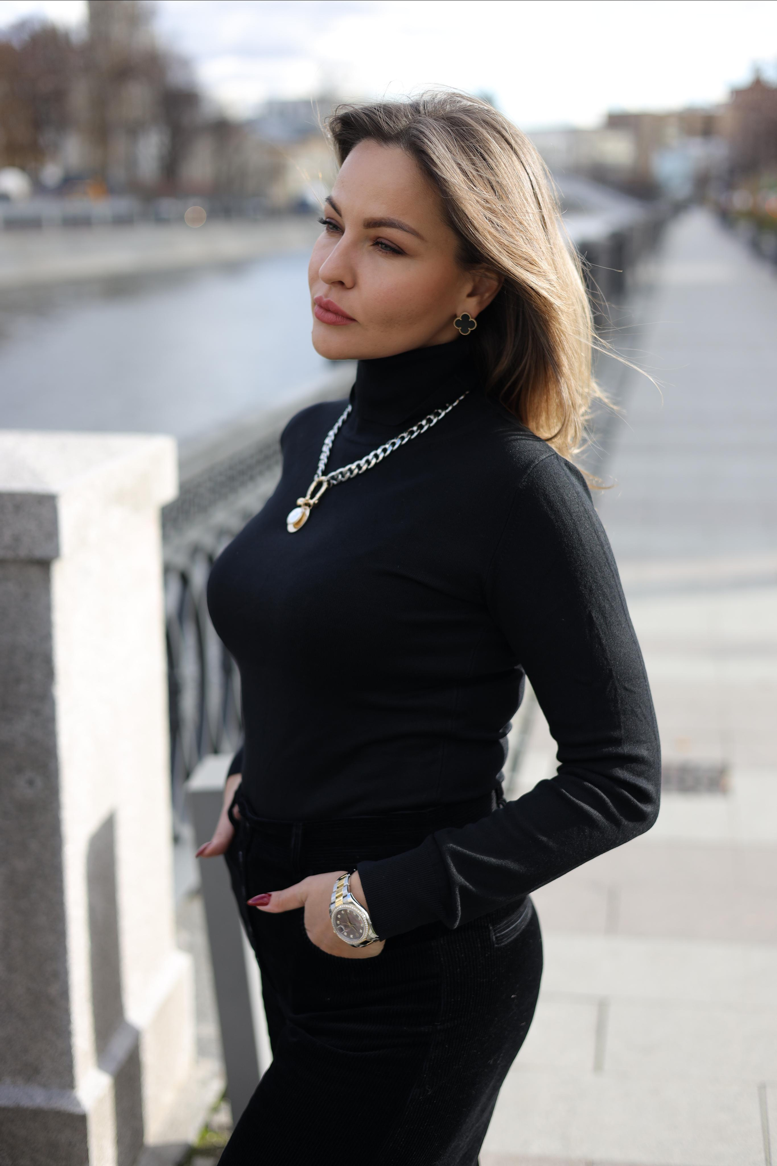 Новокузнецкая. Юрий Белозёров фотограф