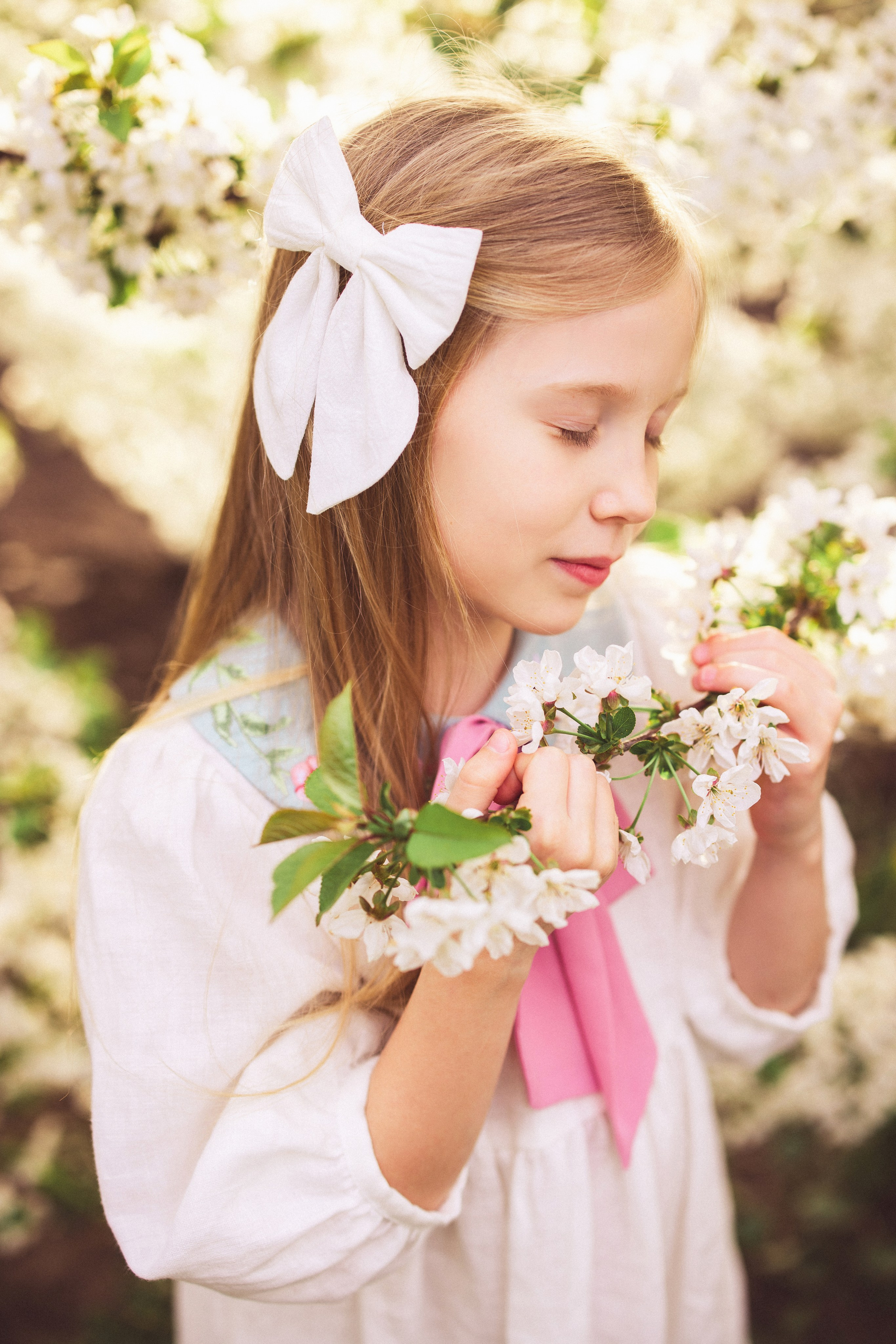 Фотосессия в цветущем саду с козочкой. Семейный и детский фотограф в Краснодаре Анна Трашкова