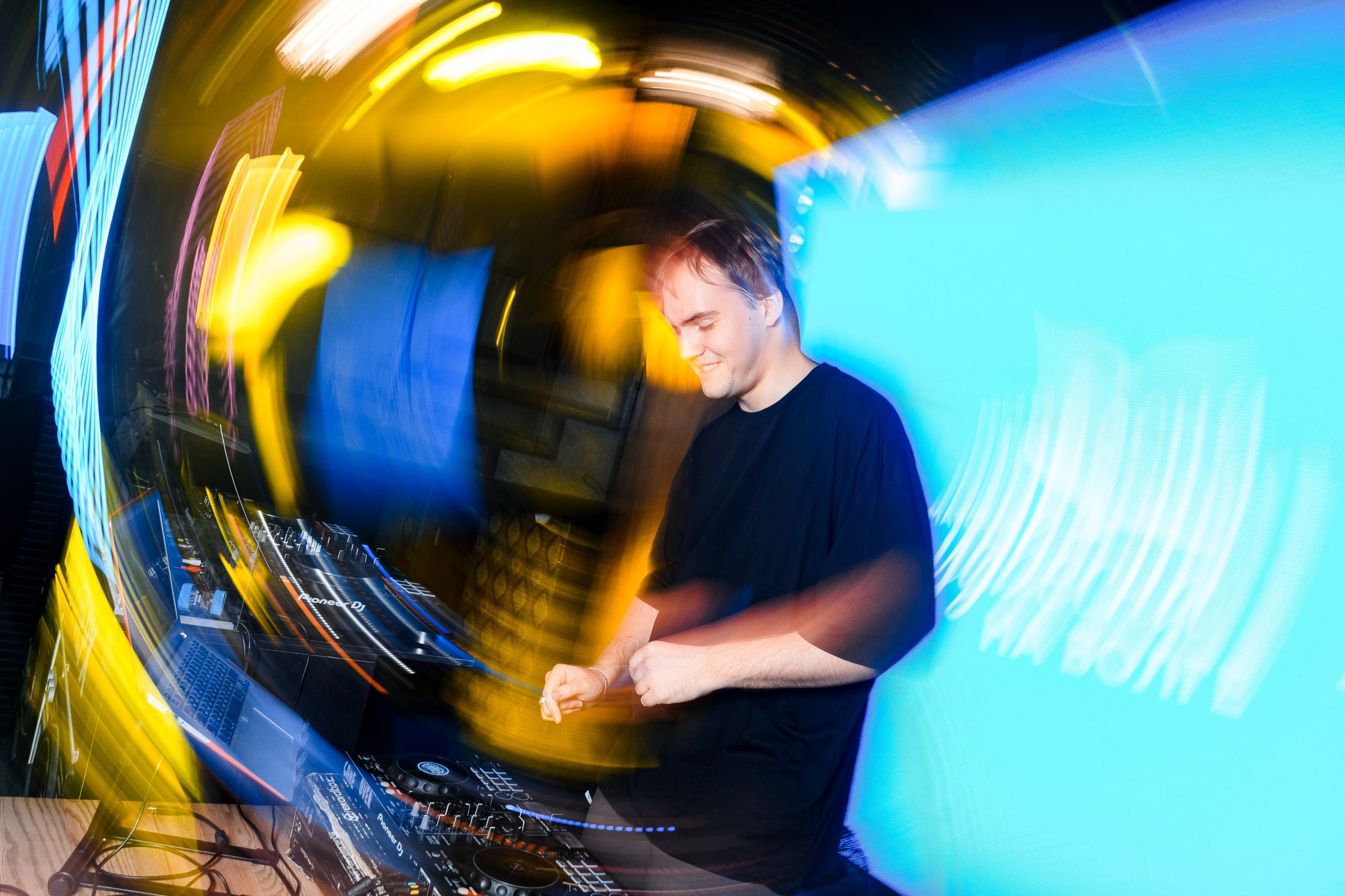 Студвесна на Волге. Диджеи. Фотограф Елена Афанасьева