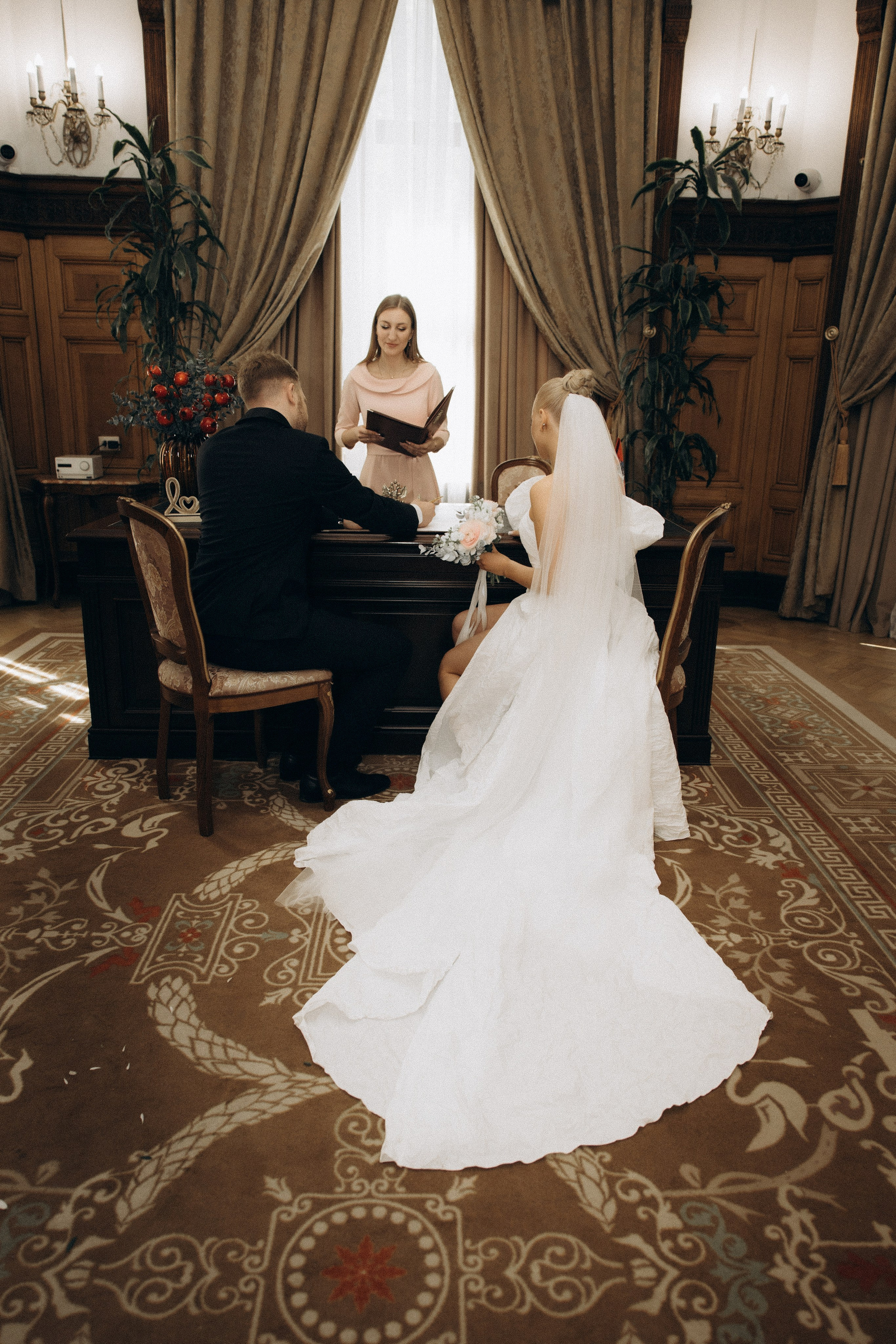 Свадебная фотосъемка в Грибоедовском ЗАГСе Москвы и на яхте