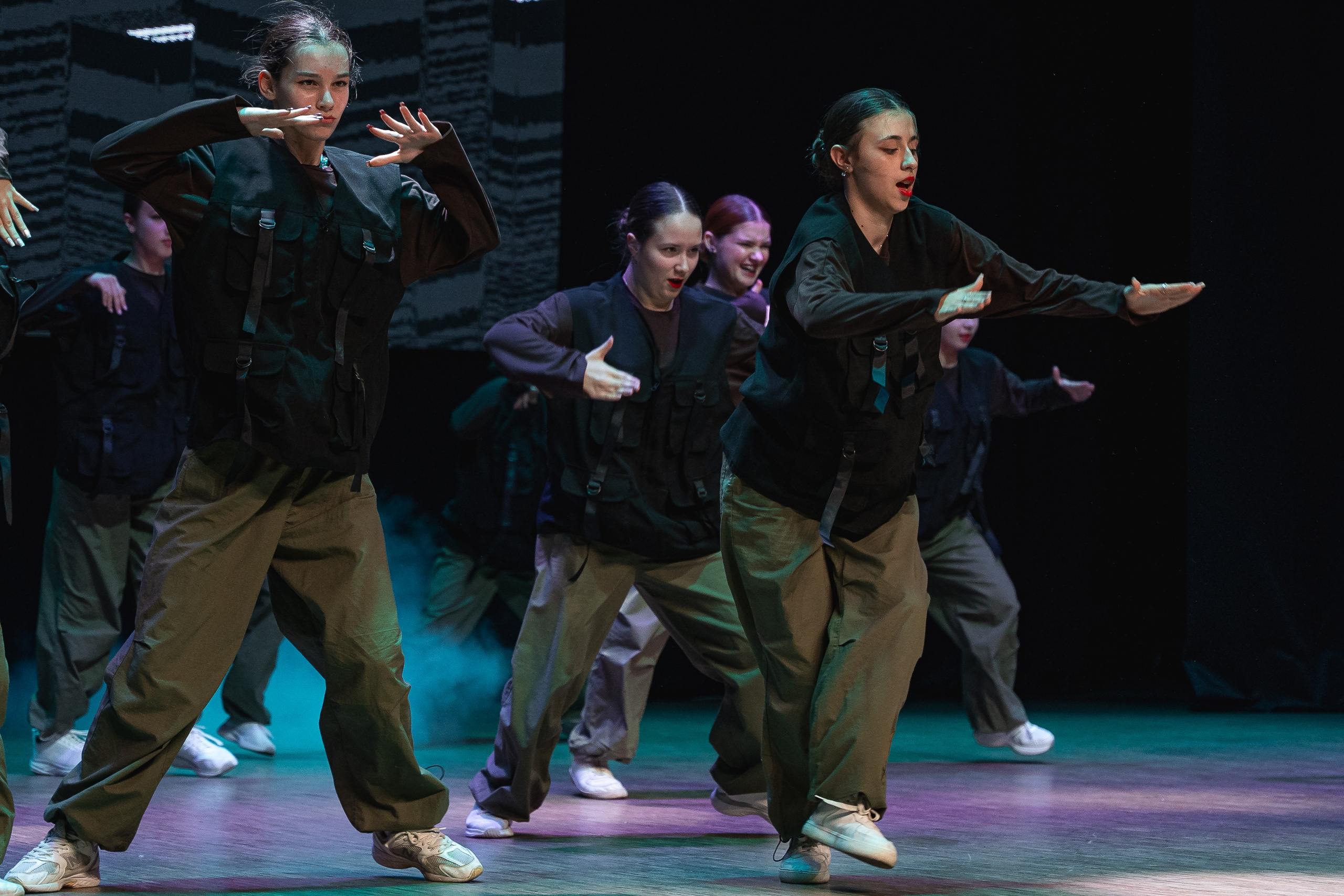 Отчётный концерт танцевально-спортивного клуба «PULSE». Портретный и репортажный фотограф в Воронеже: Анастасия Пузикова