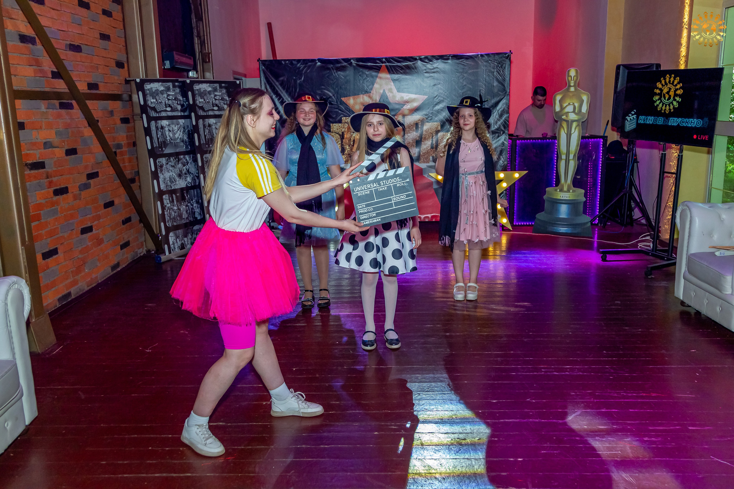 Выпускной 4-го класса 2024. Школа 2109. Репортажная съемка в Москве и области. Анималистика