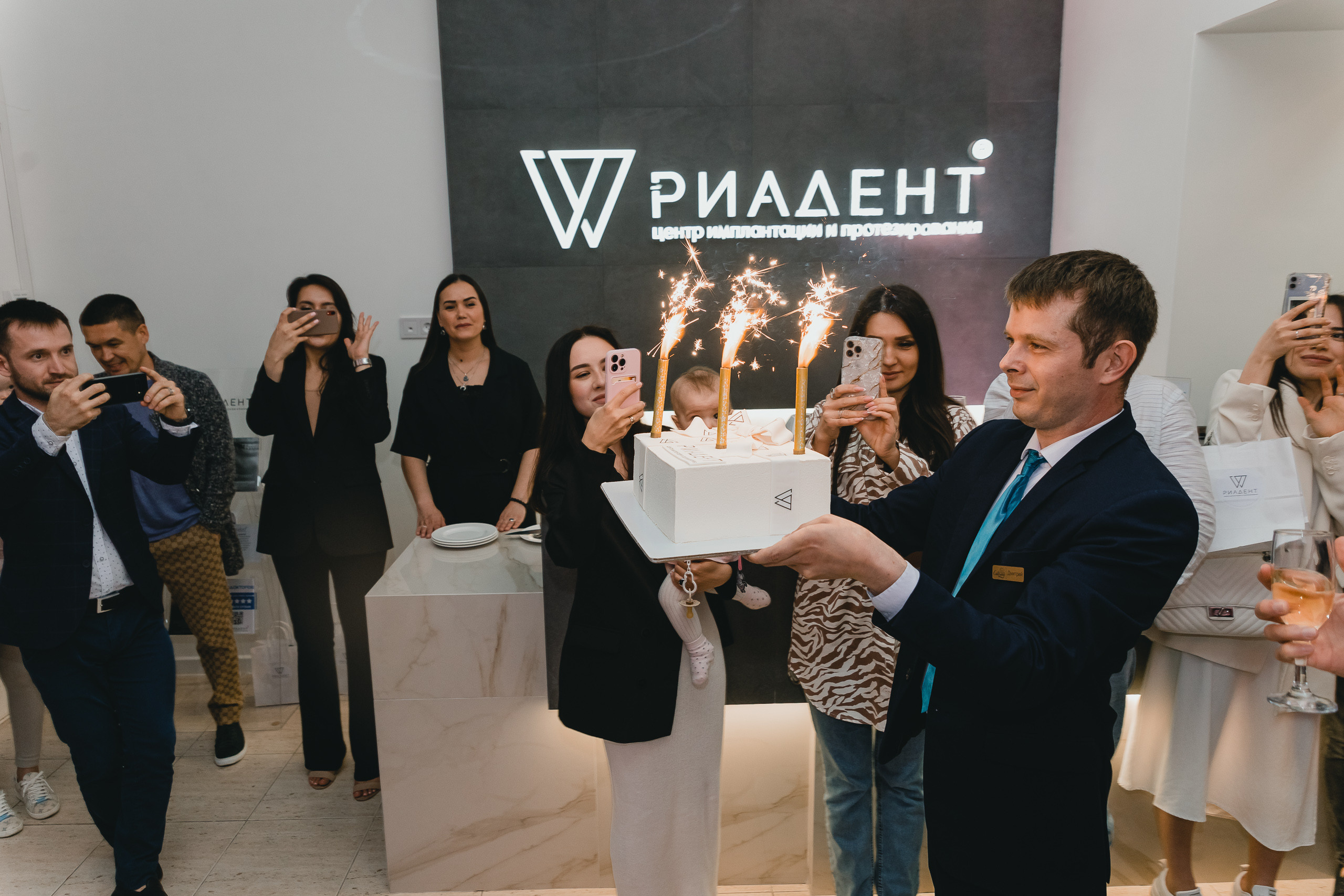 Репортаж|Открытие стоматологической клиники Riadent Казань. Фотограф Егор Сухов