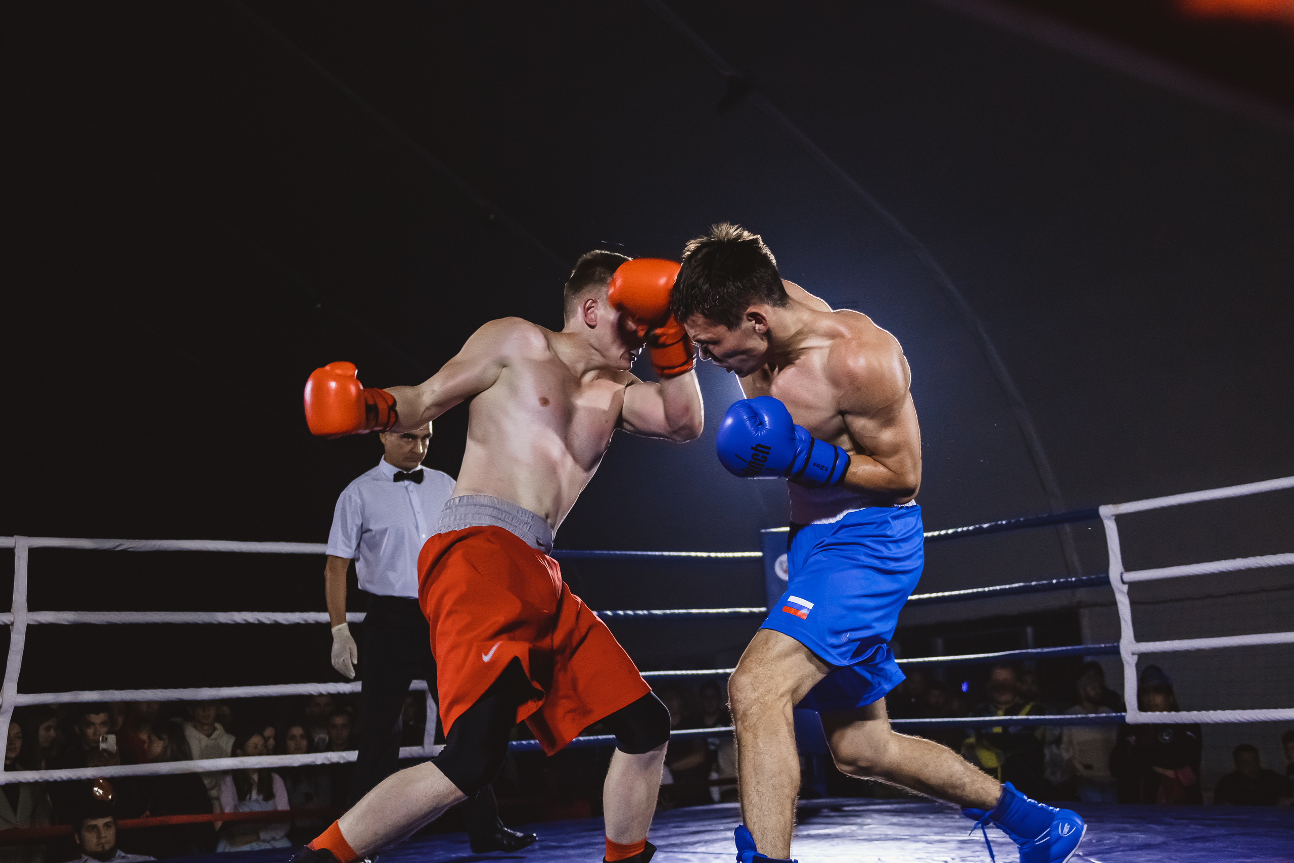 Репортаж|Бокс Белоусов/Худоян. Фотограф Егор Сухов