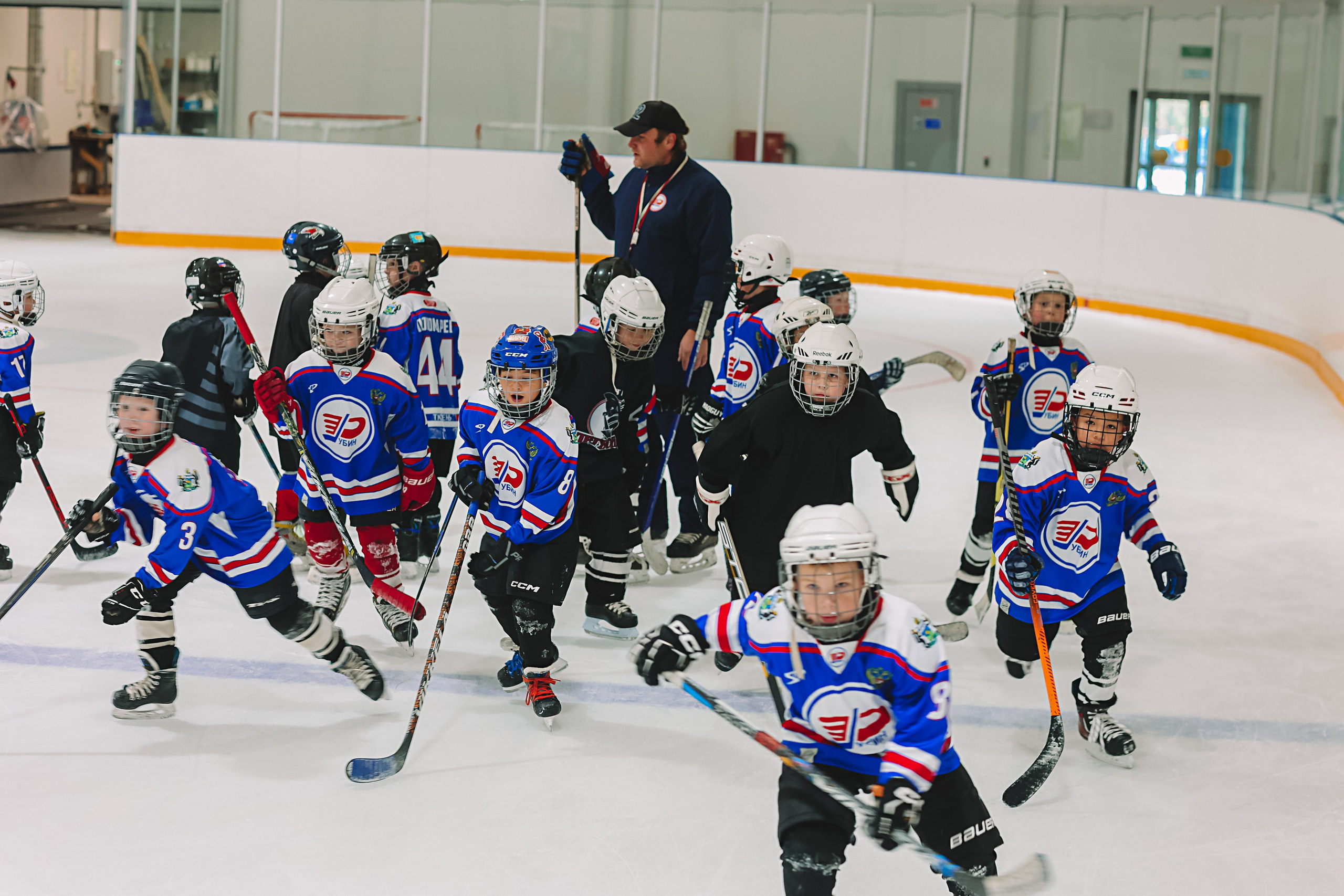 Хоккей тренировка. Семейный фотограф Тюмень, фотограф на роды Салмина Мария
