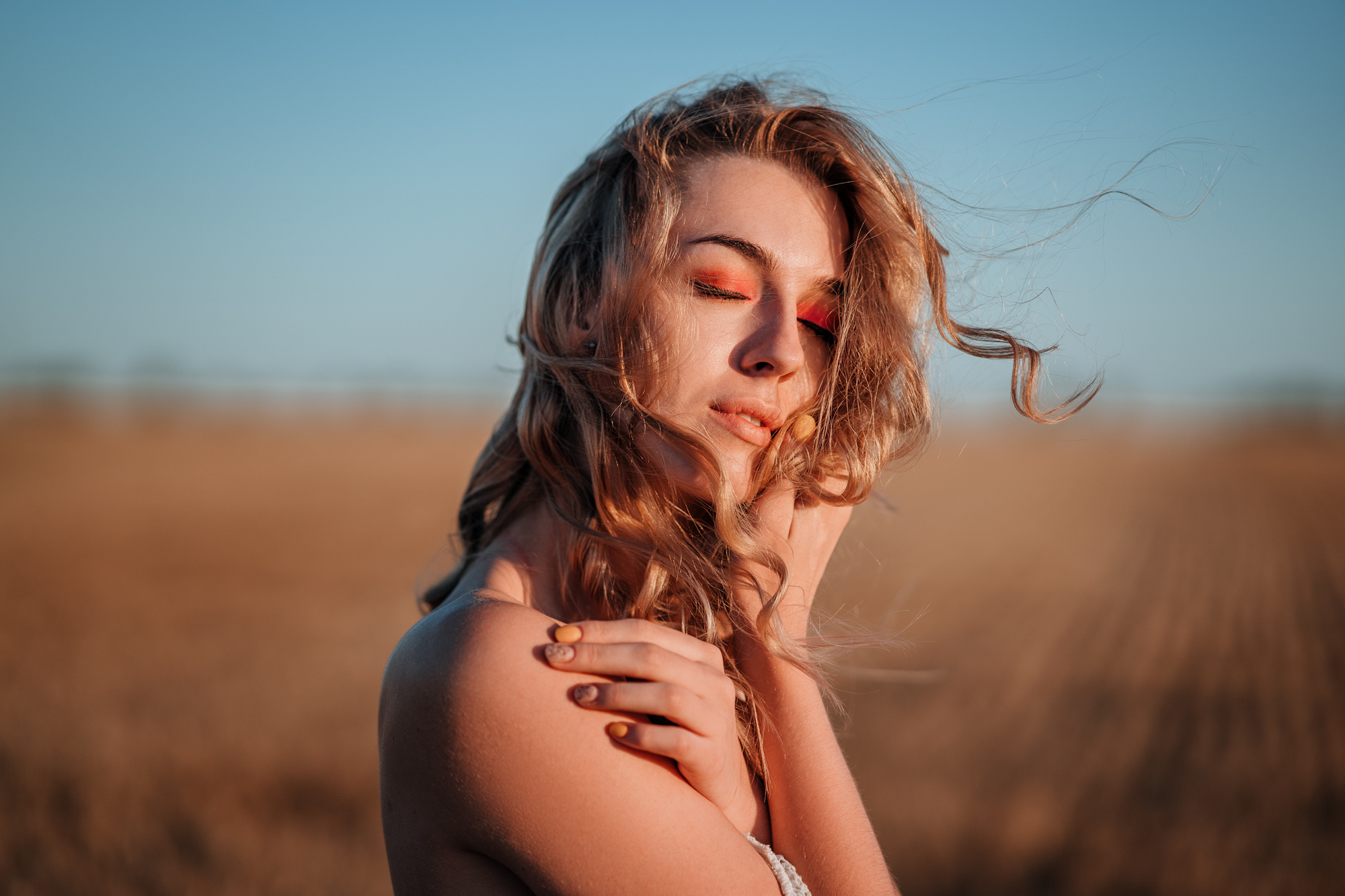 Портрет с боке в полях Крыма 