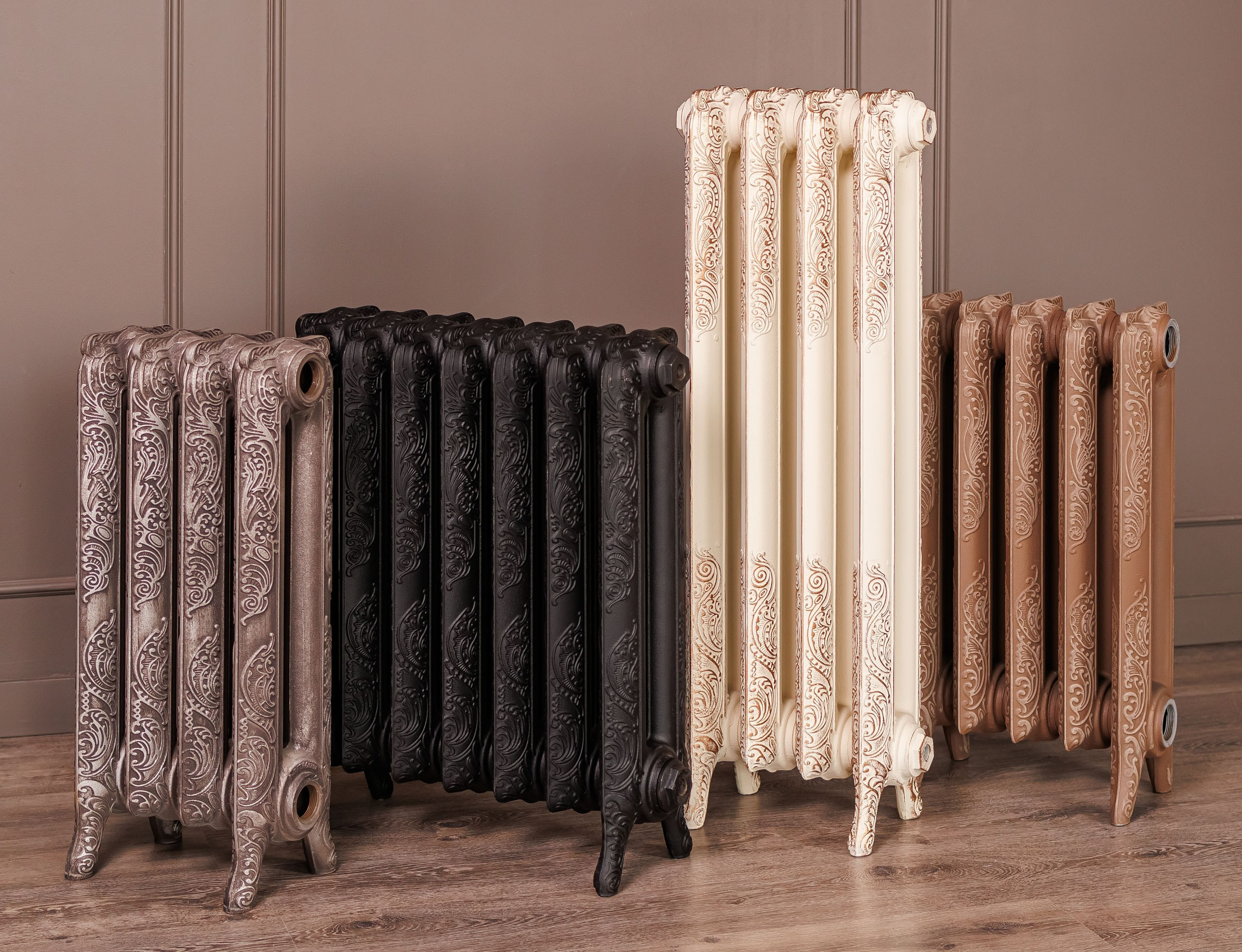 Предметные фотографии дизайнерских радиаторов отопления в стиле ретро
