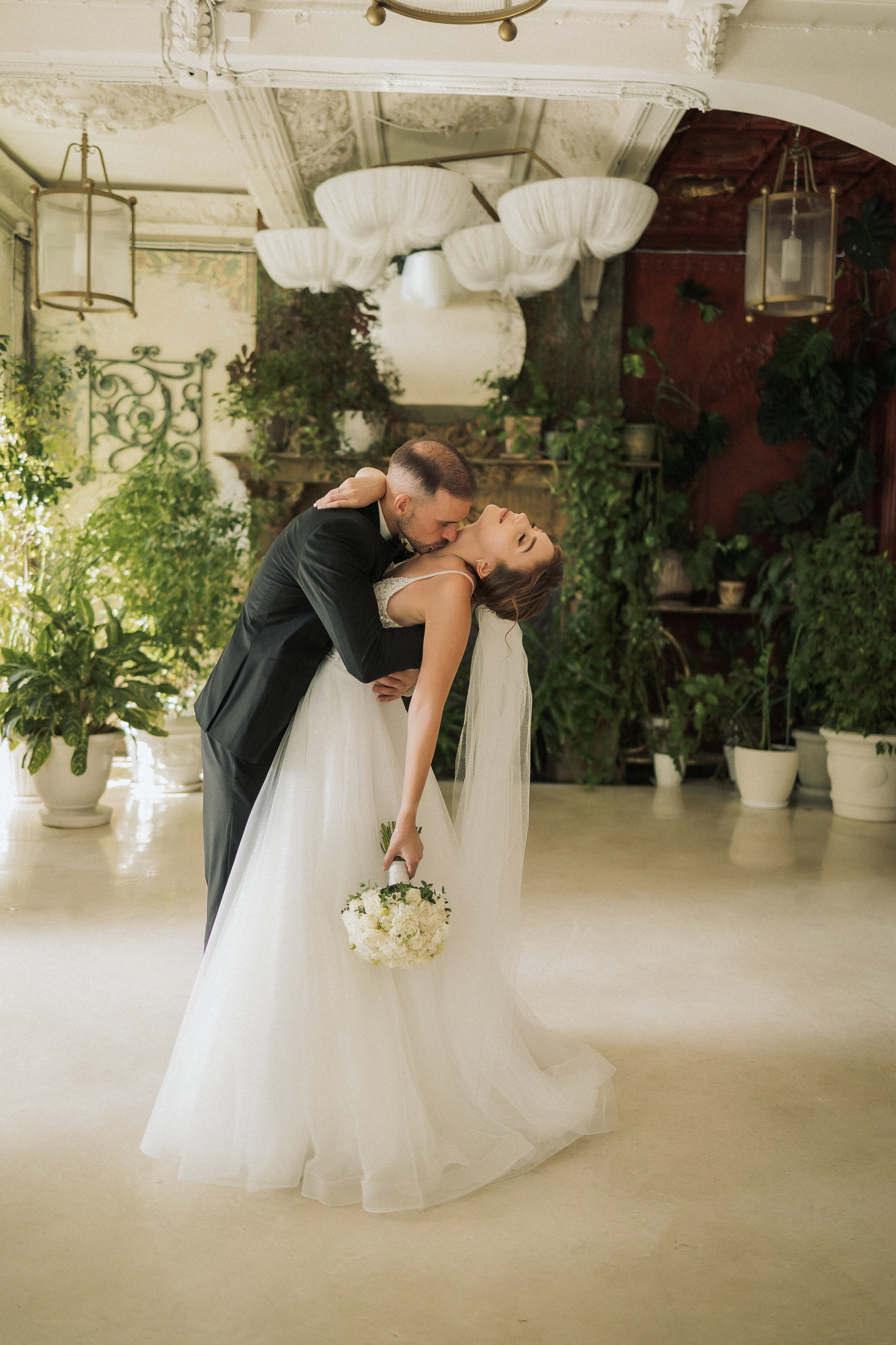 Свадебная прогулка Екатерины и Евгения. Свадебная фотография. Арина Рубах