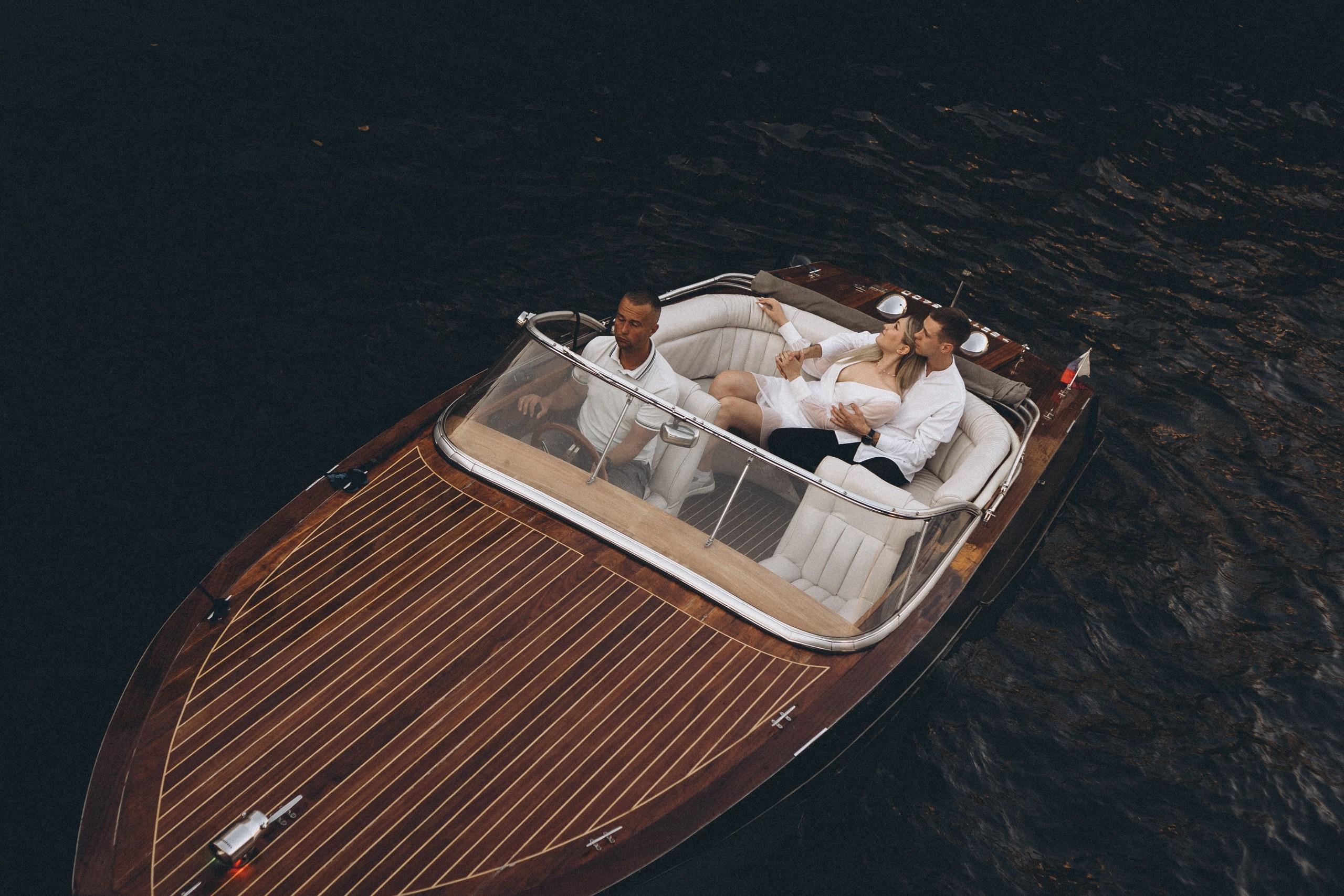 СВАДЕНБНАЯ СЬЕМКА НА КАТЕРЕ ПО КАНАЛАМ САНКТ-ПЕТЕРБУРГА И В АКВАТОРИИ НЕВЫ. Профессиональный фотограф, Санкт-Петербург — Виктория Богомолова