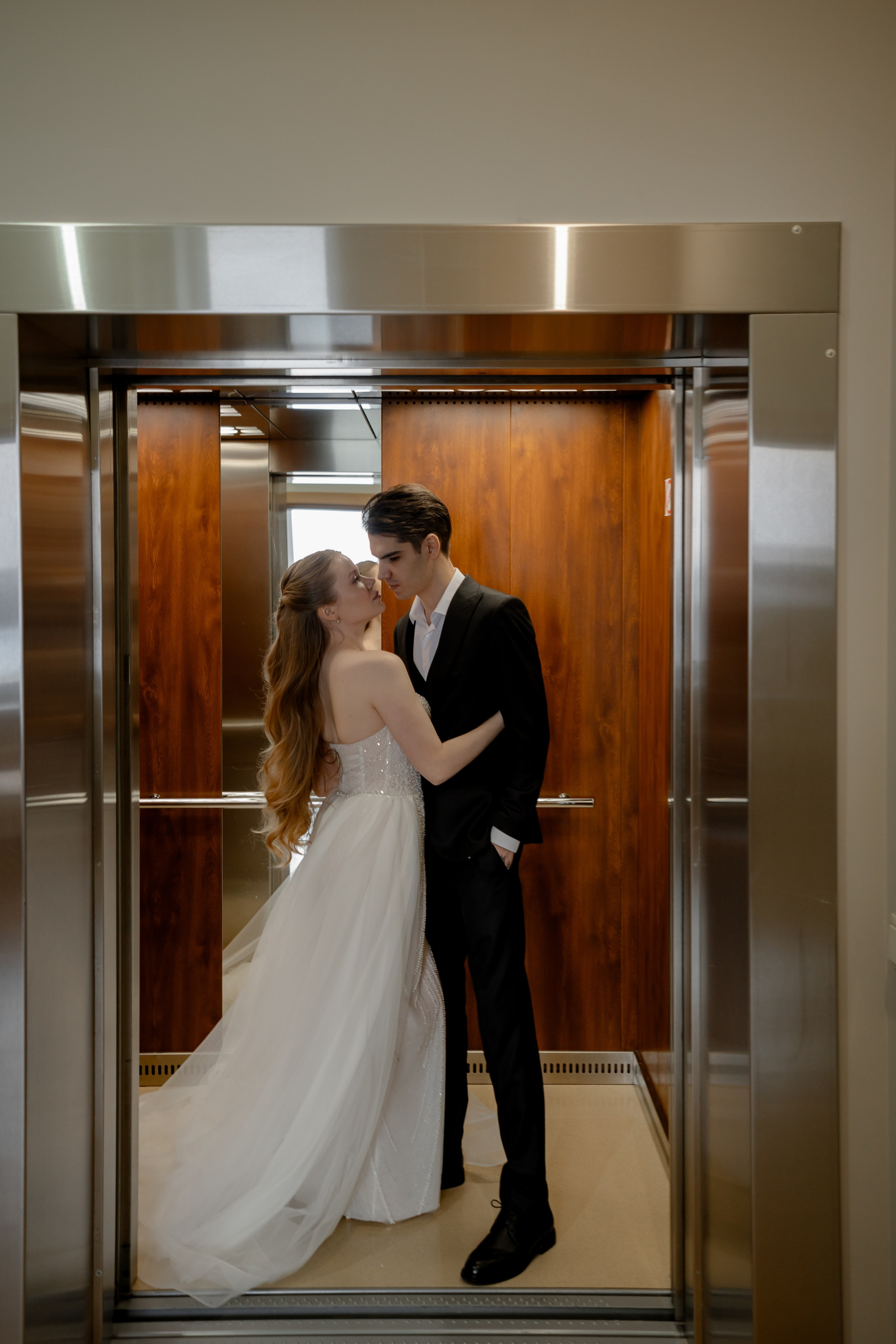 СВАДЕБНАЯ СЬЕМКА СБОРОВ В ОТЕЛЕ И ВЫЕЗД НА ЦЕРЕМОНИЮ (СНЯТО В СИБИРЕ В НИЖНЕВАРТОВСКЕ). Профессиональный фотограф, Санкт-Петербург — Виктория Богомолова