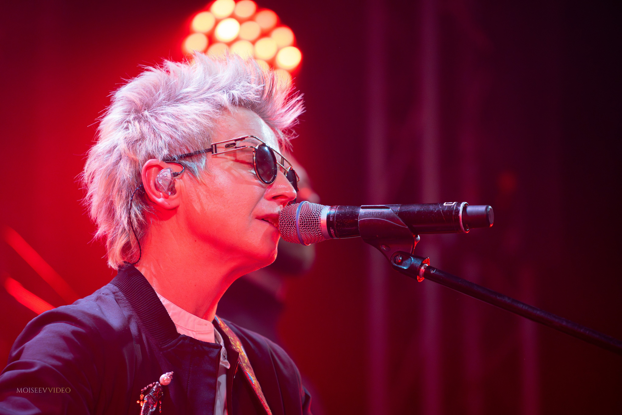 Светлана Сурганова поёт