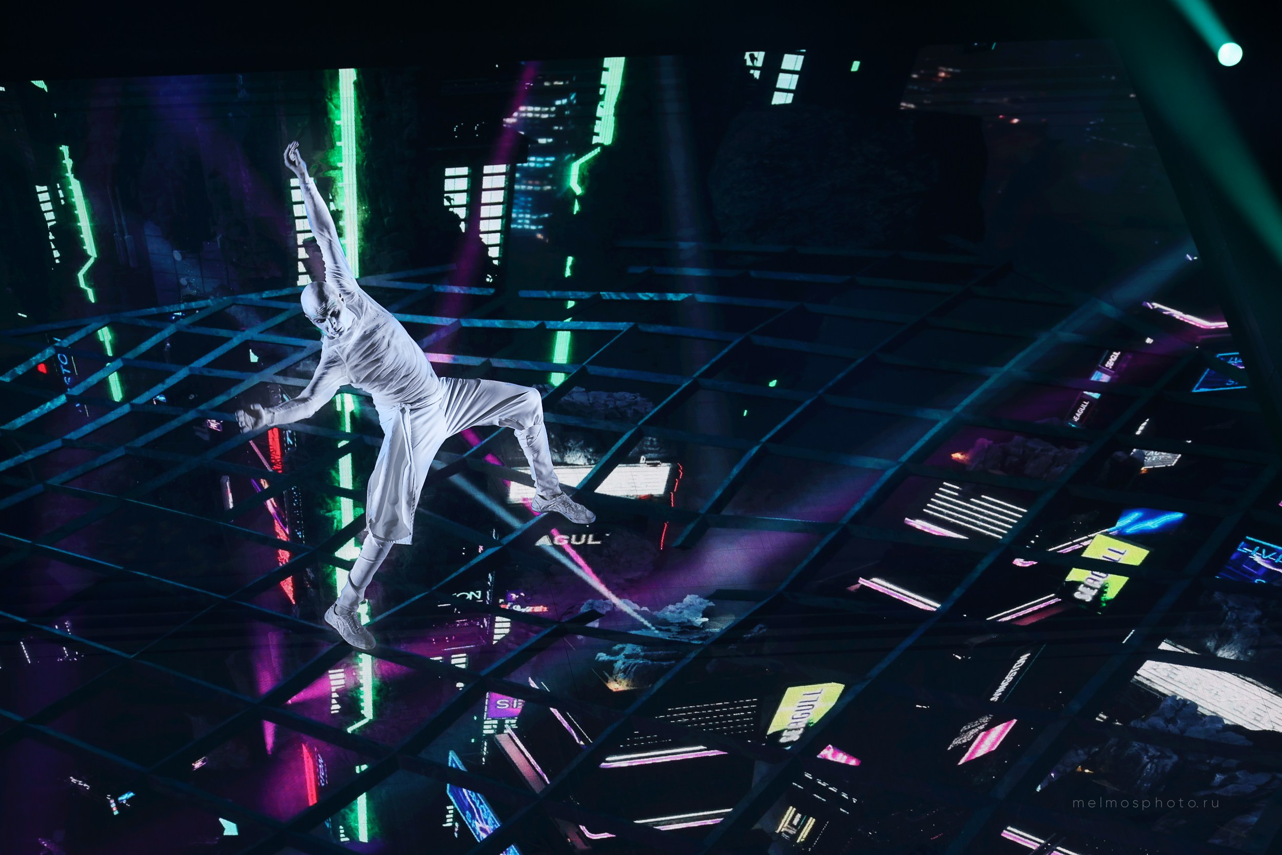 АНТИГРАВИТАЦИЯ. Репортажный, архитектурный, театральный и файн-арт фотограф Лена Мельникова в Москве