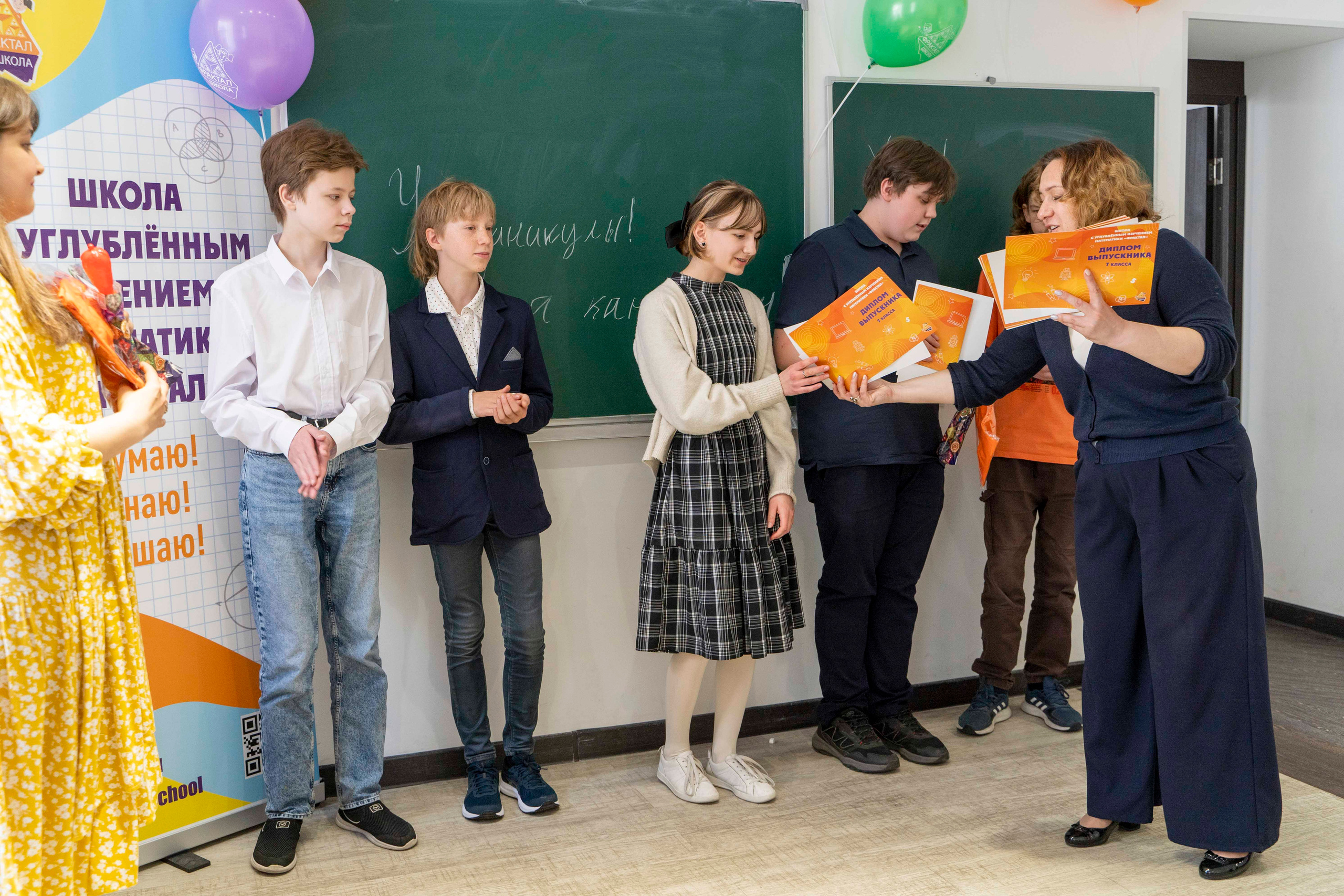 Праздник в школе Фрактал. Фотограф в Санкт-Петербурге, фотодни в СПБ