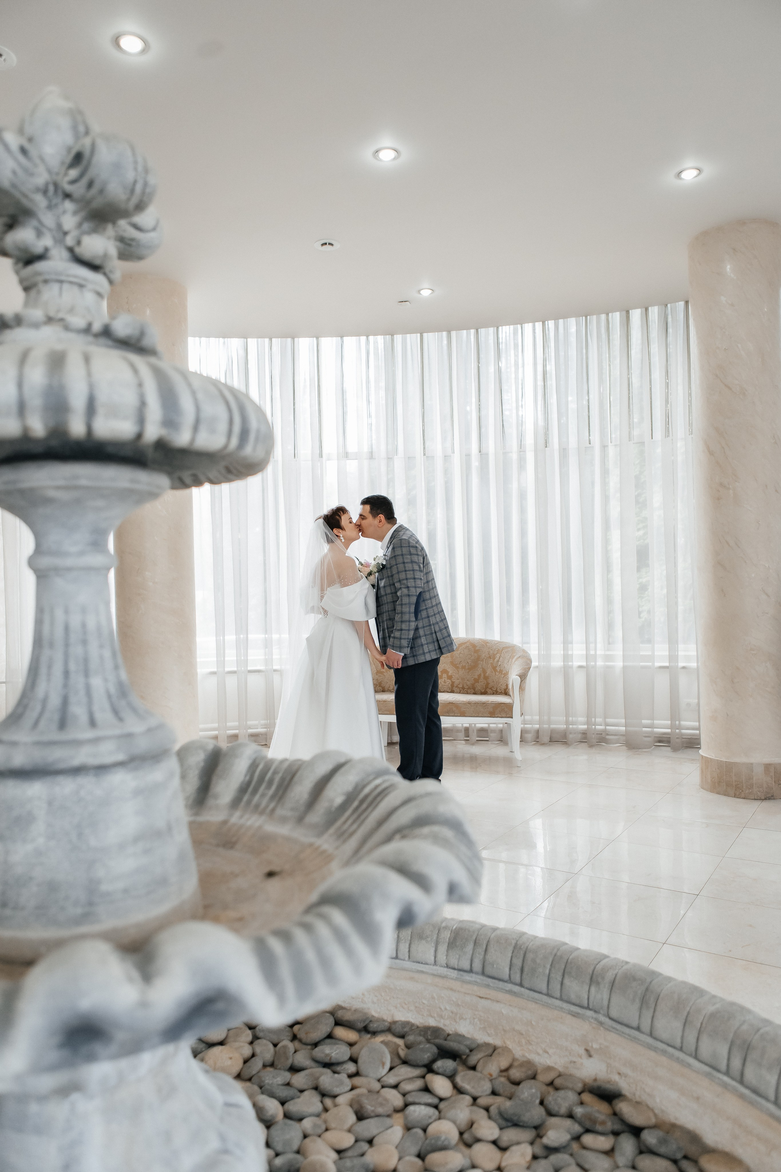 Свадебная фотопрогулка в усадьбе Горенки. Свадебный фотограф в Москве