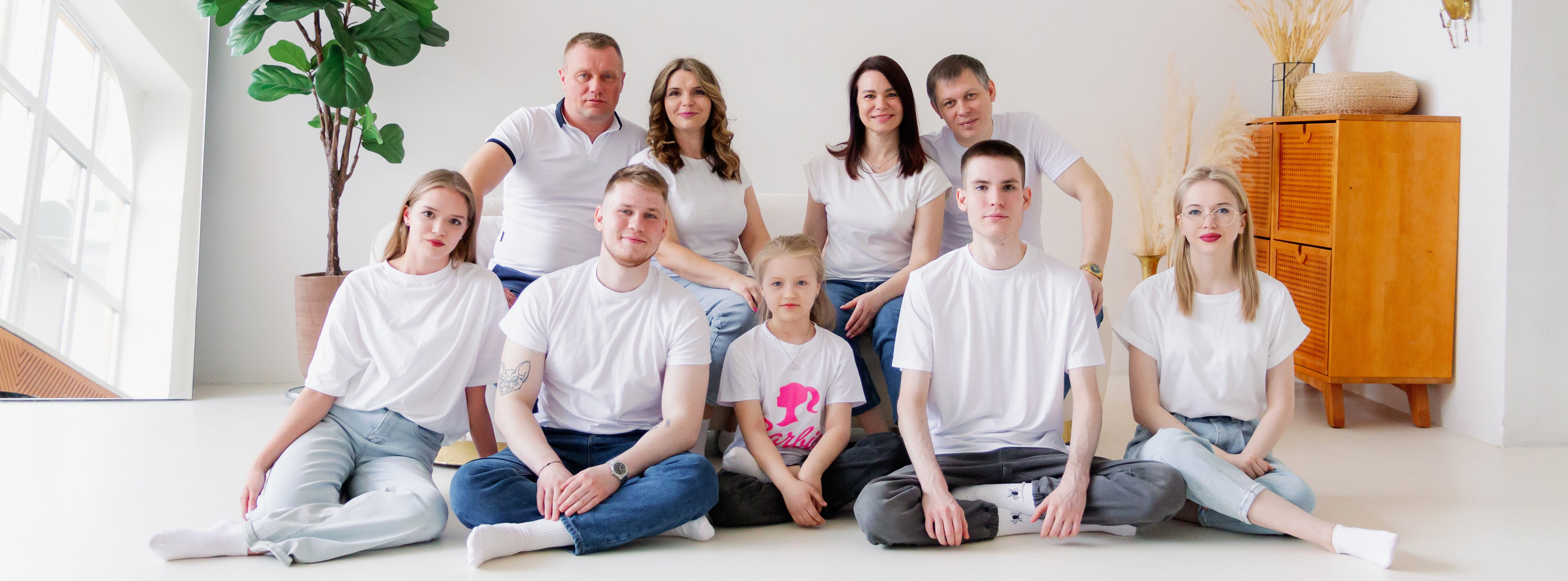 Две сестры. Две семьи. Одна любовь. Семейная фотосессия в студии, Екатеринбург. Фотограф в Екатеринбурге Пойгина Елена