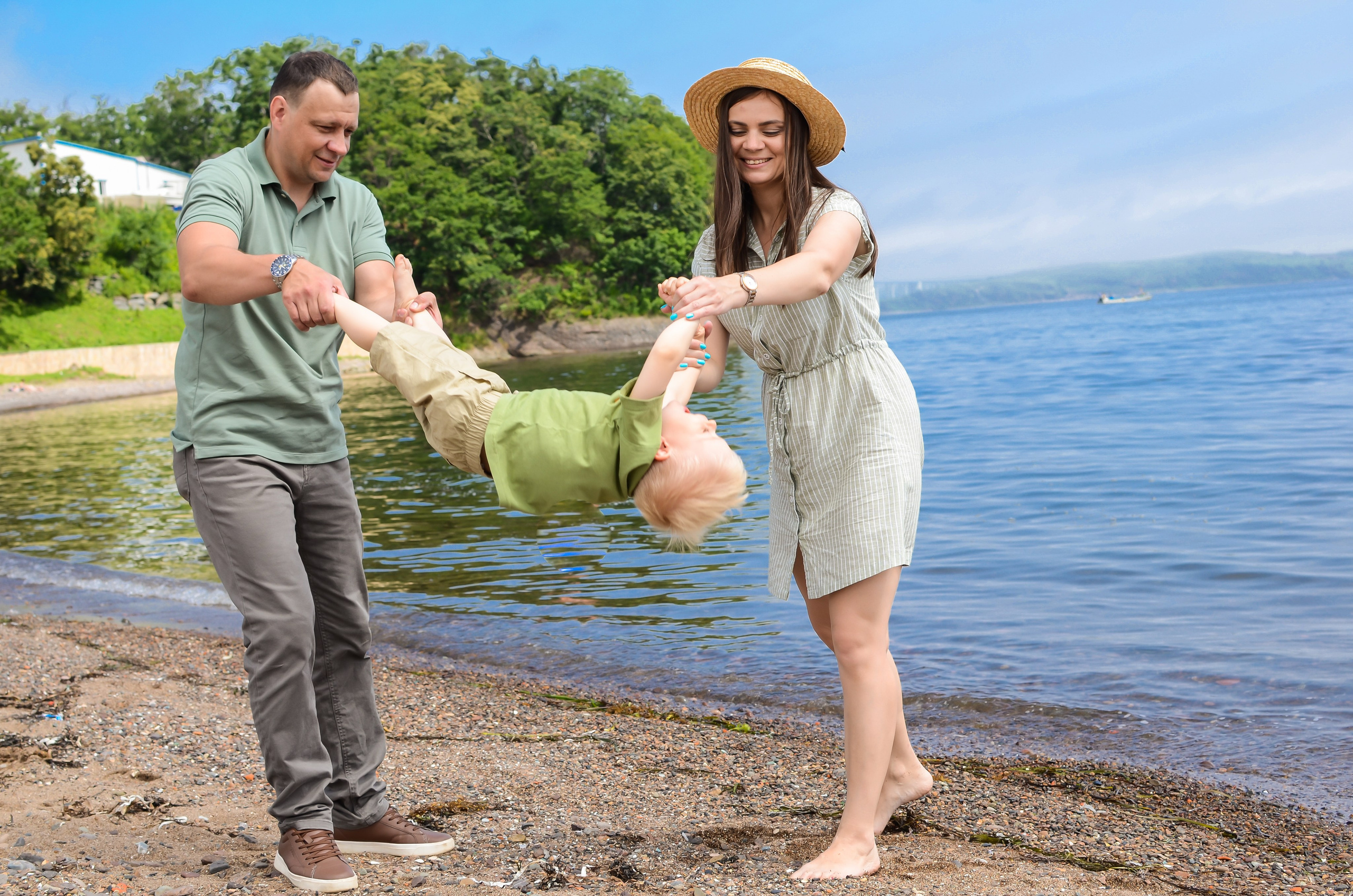 Семейная фотопрогулка Жени и Саши с сыном. Свадебный и семейный фотограф в Хабаровске Оксана Новикова