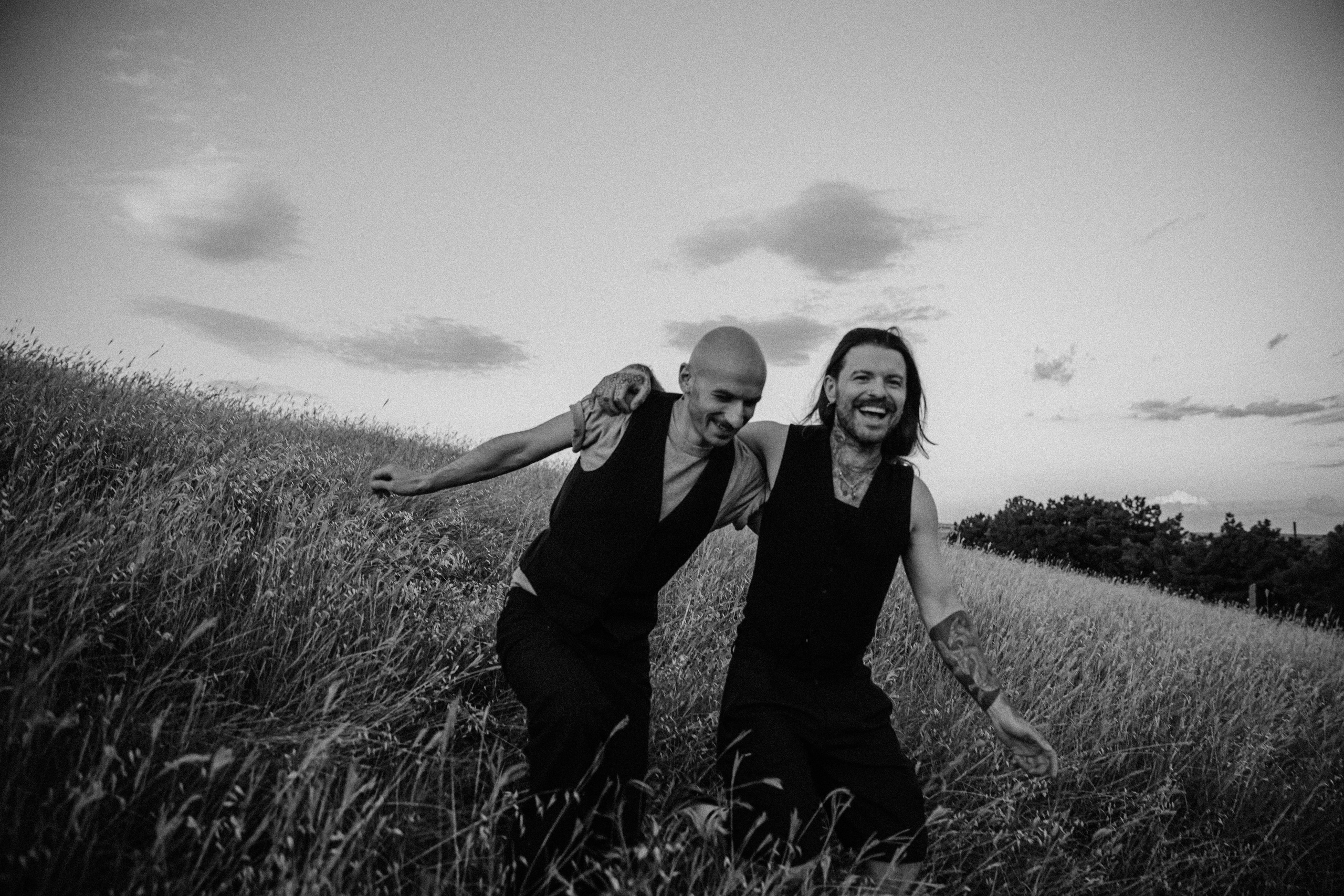 Парная сфотосессия в Грузии Тбилиси два парня нетрадиционная. Свадебный фотограф Грузия Тбилиси