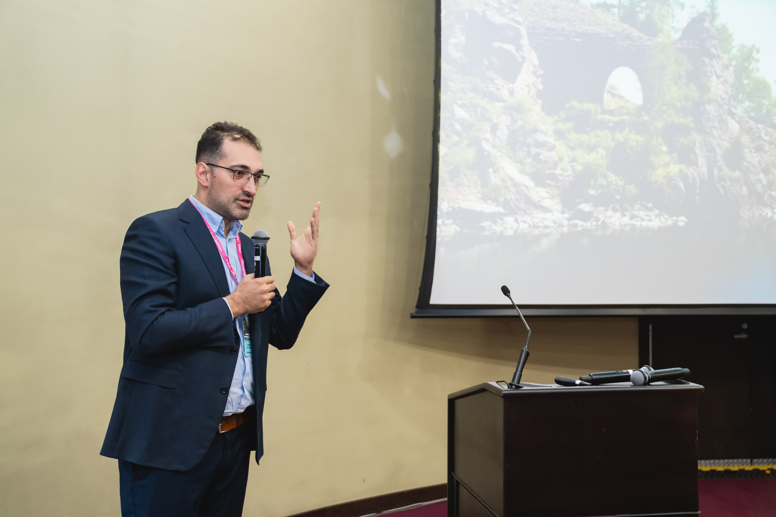 Фотосессия форумов, конференций. Занимаюсь профессиональной фотографией и живу рядом с Байкалом. Работаю в разных жанрах