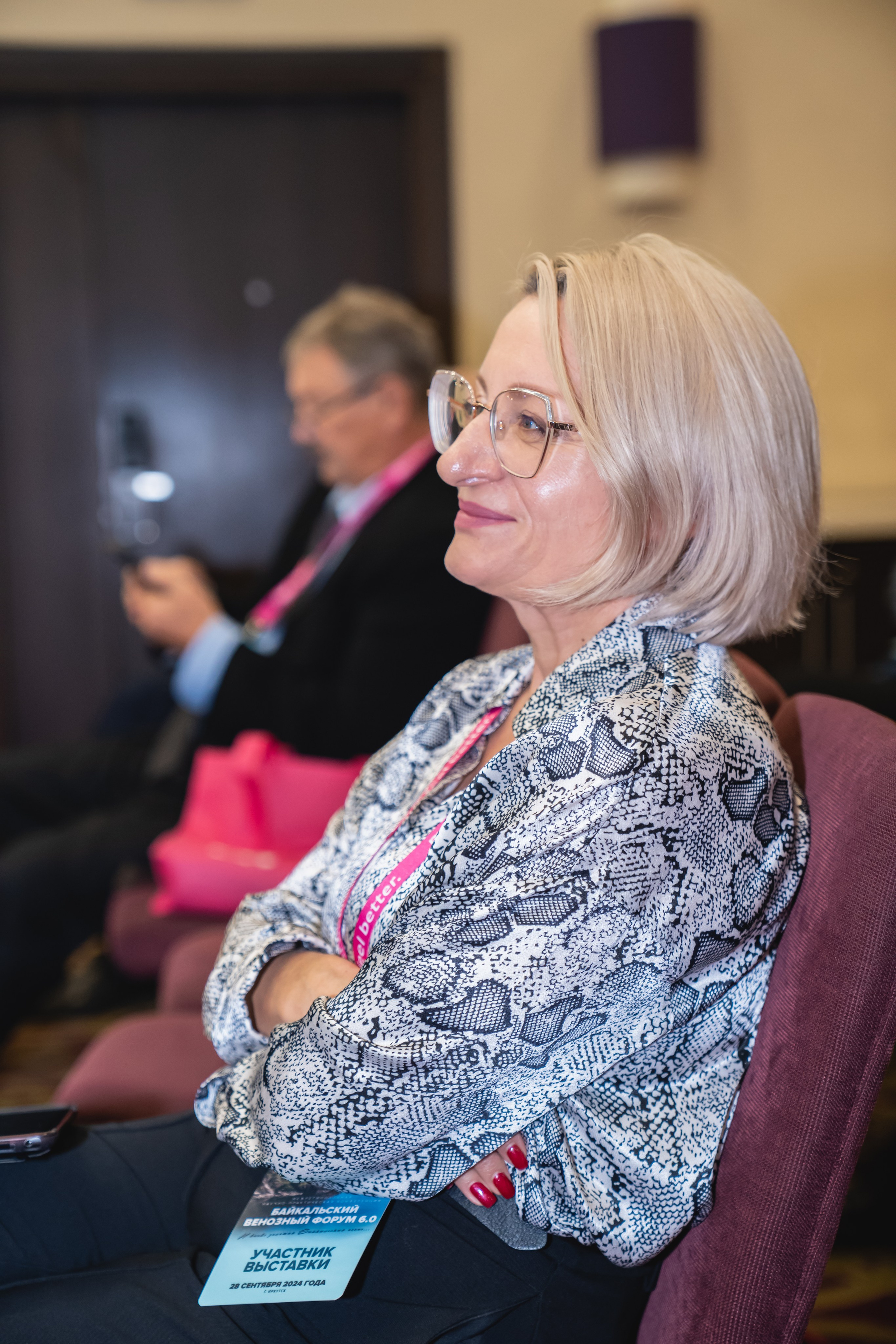 Фотосессия форумов, конференций. Занимаюсь профессиональной фотографией и живу рядом с Байкалом. Работаю в разных жанрах