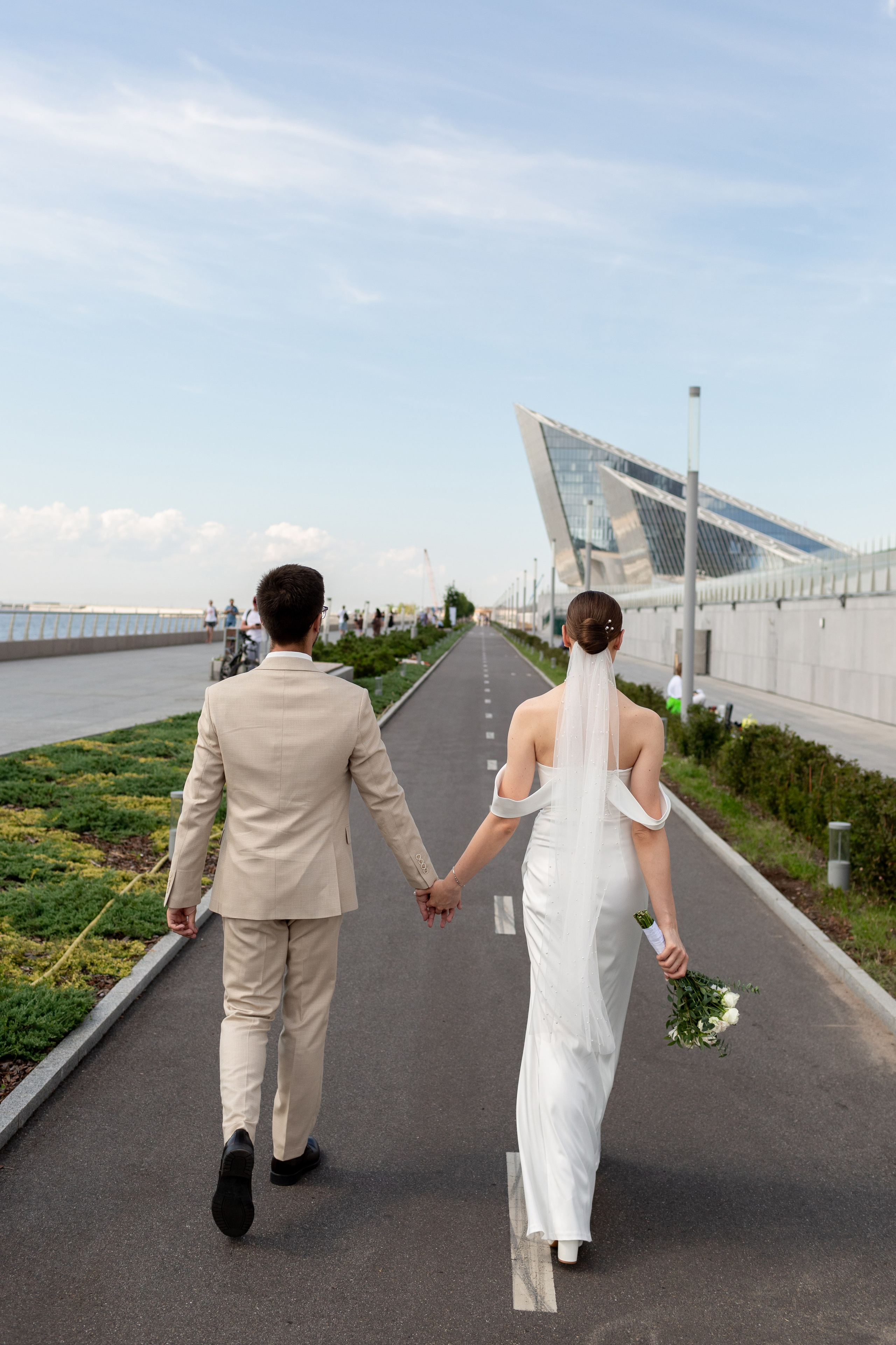 Свадебная фотопрогулка у Лахты. Свадебный фотограф Кирилл Белый