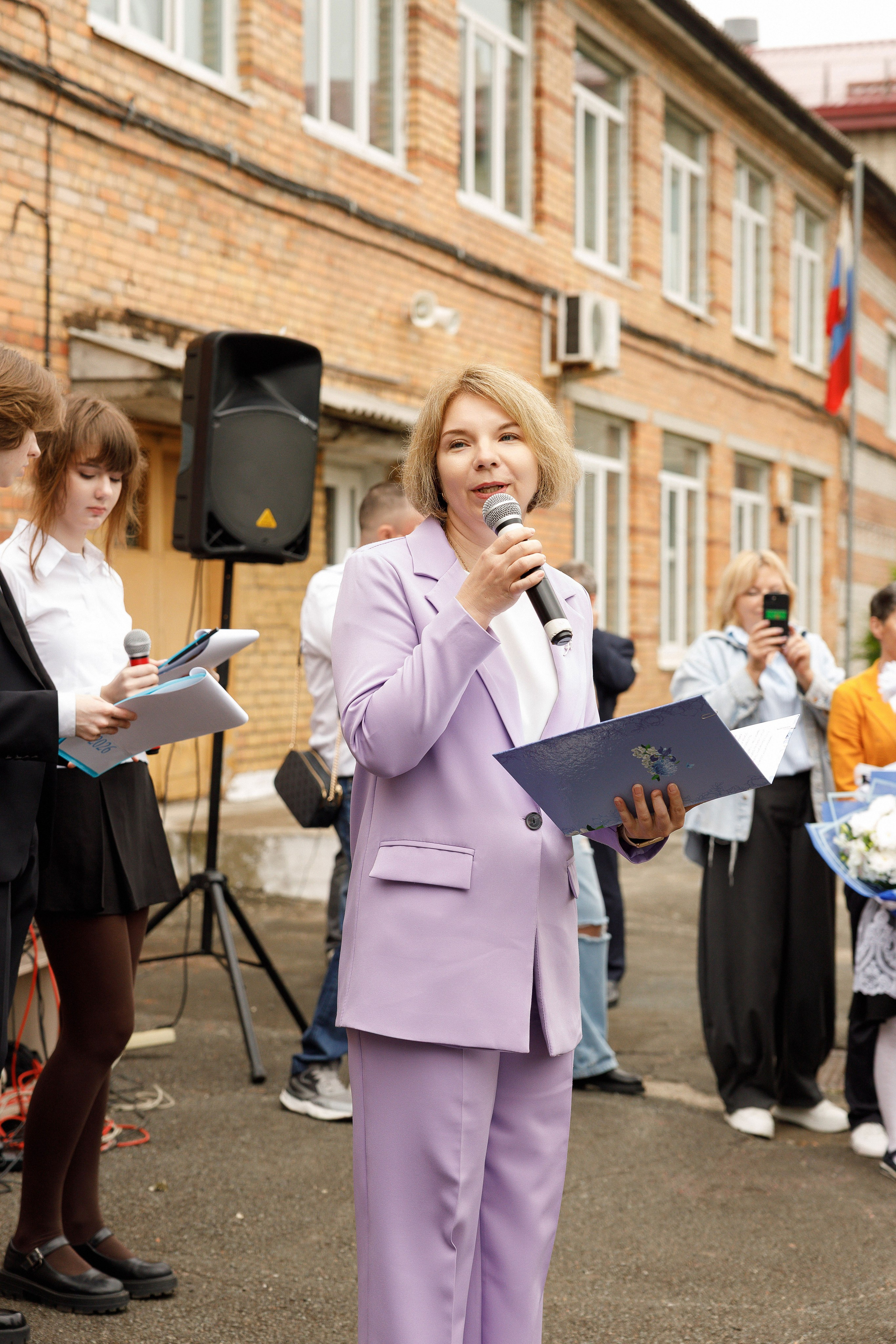 Последний звонок Гимназия Артем. Photoalbum-vl.ru
