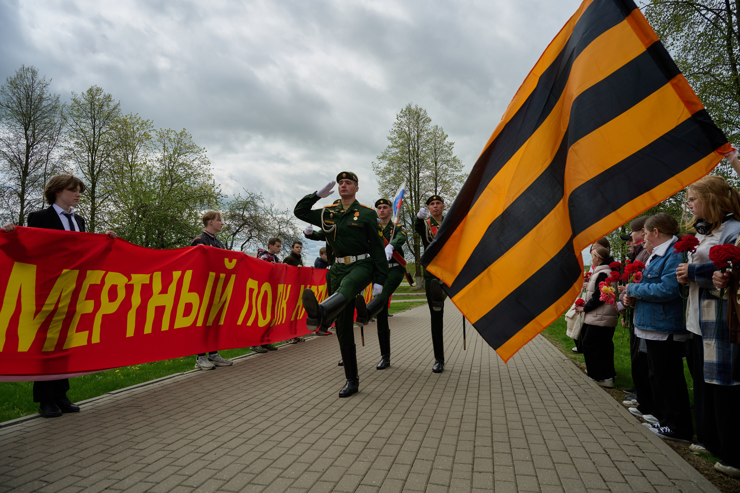 Памяти подвигу Кремлевских курсантов. Ярополец. Фотограф Роман Адлер