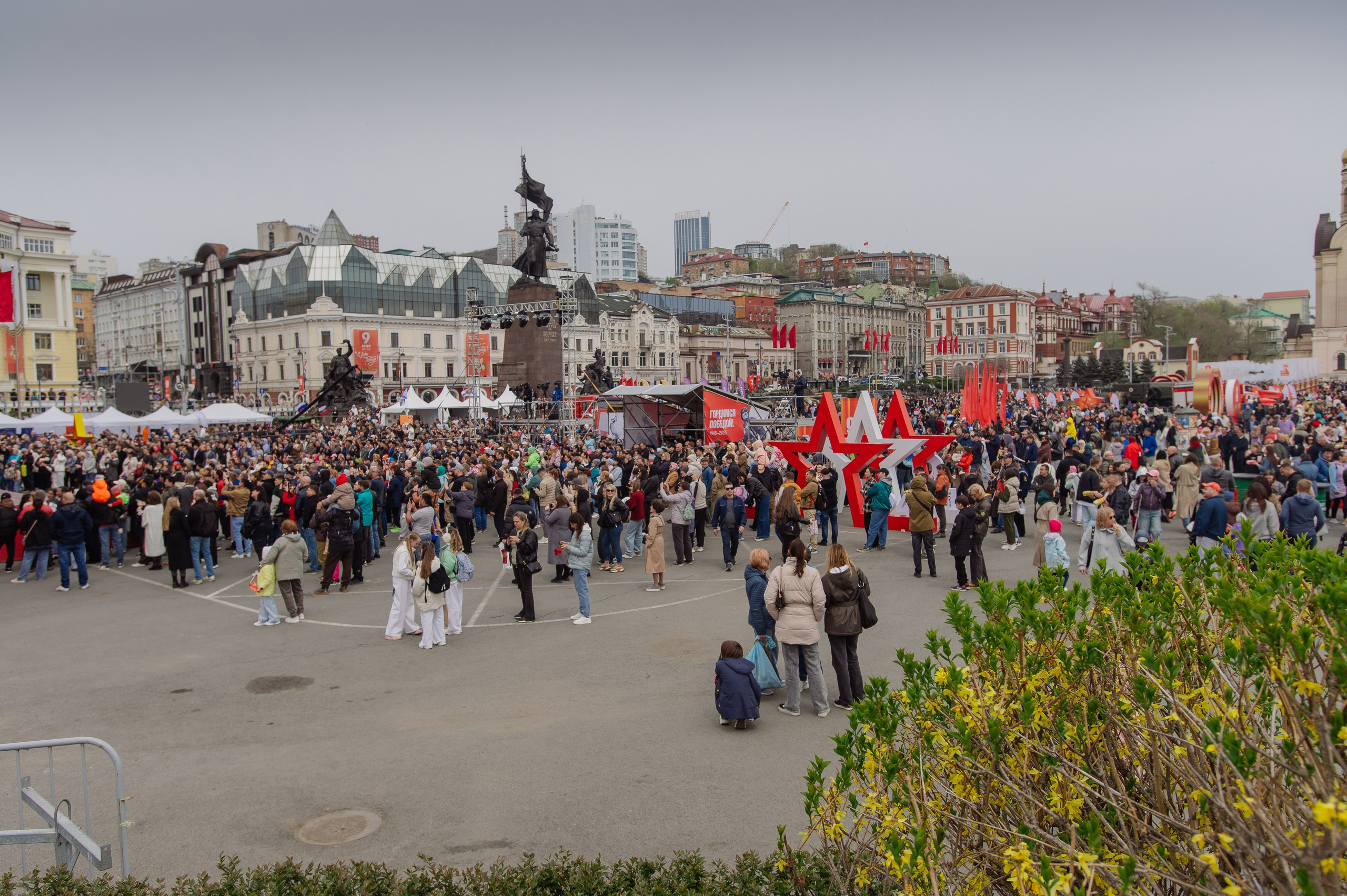 9 мая Центральная плащадь. Фотограф Мария Каюрова