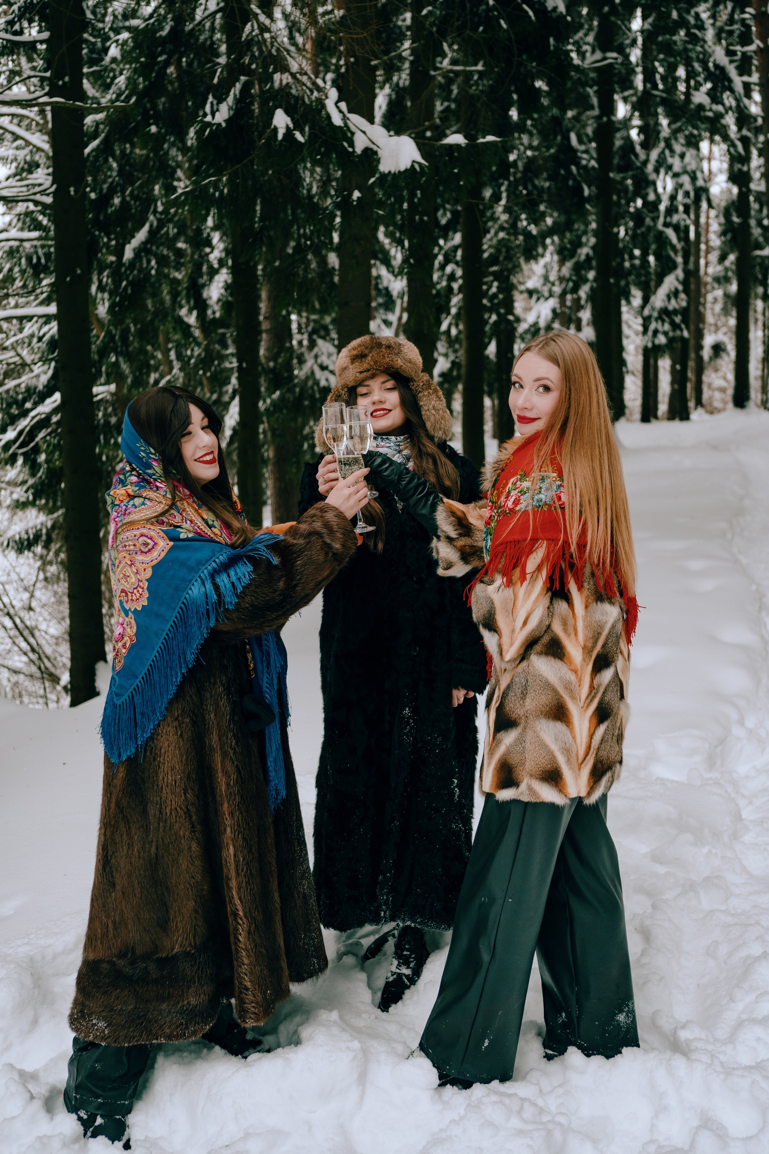 Звенит январская вьюга. Главная