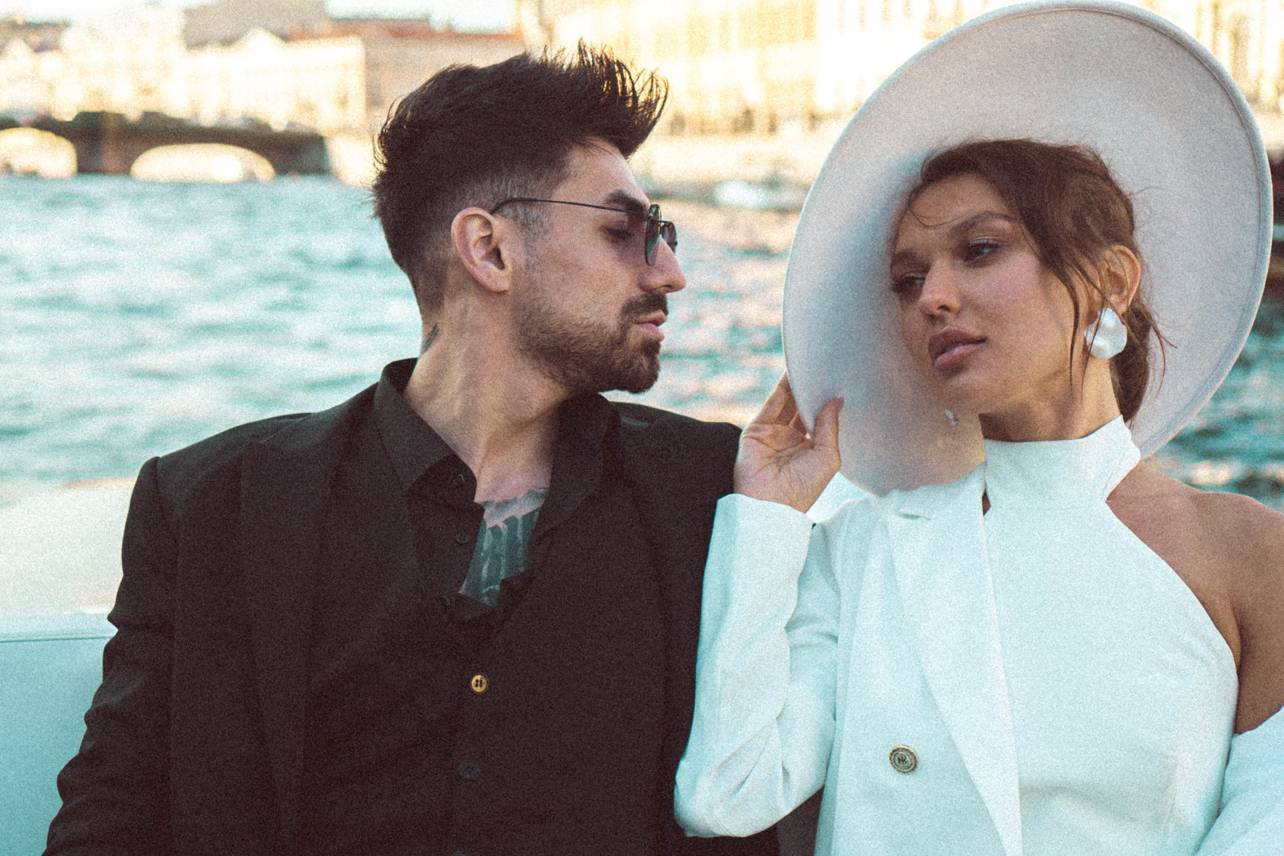 СВАДЕНБНАЯ СЬЕМКА НА КАТЕРЕ ПО КАНАЛАМ САНКТ-ПЕТЕРБУРГА И В АКВАТОРИИ НЕВЫ. Профессиональный фотограф, Санкт-Петербург — Виктория Богомолова