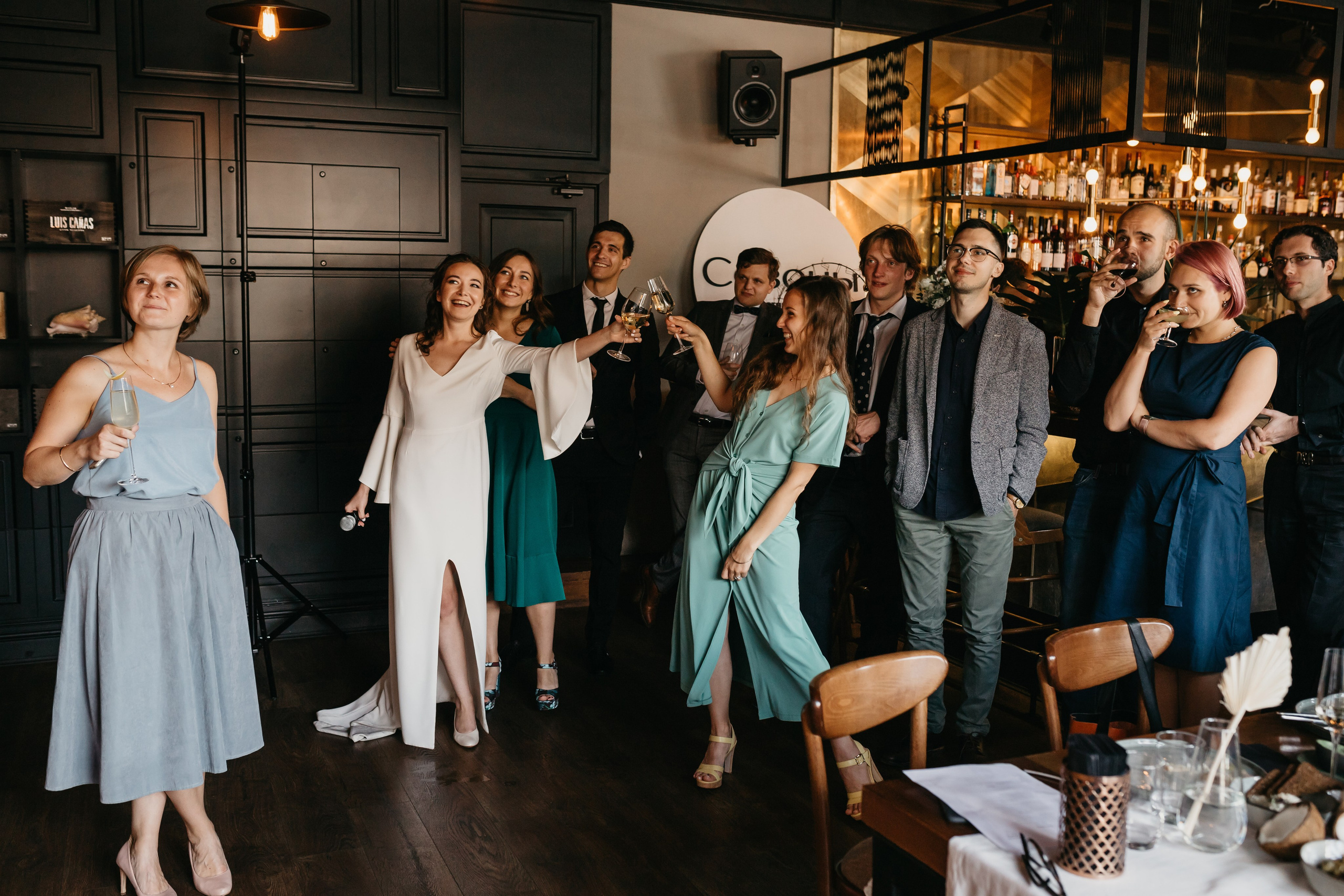 Свадебная съёмка в баре Сезоны. Свадебный и семейный фотограф в Санкт-Петербурге Игорь Бабенко