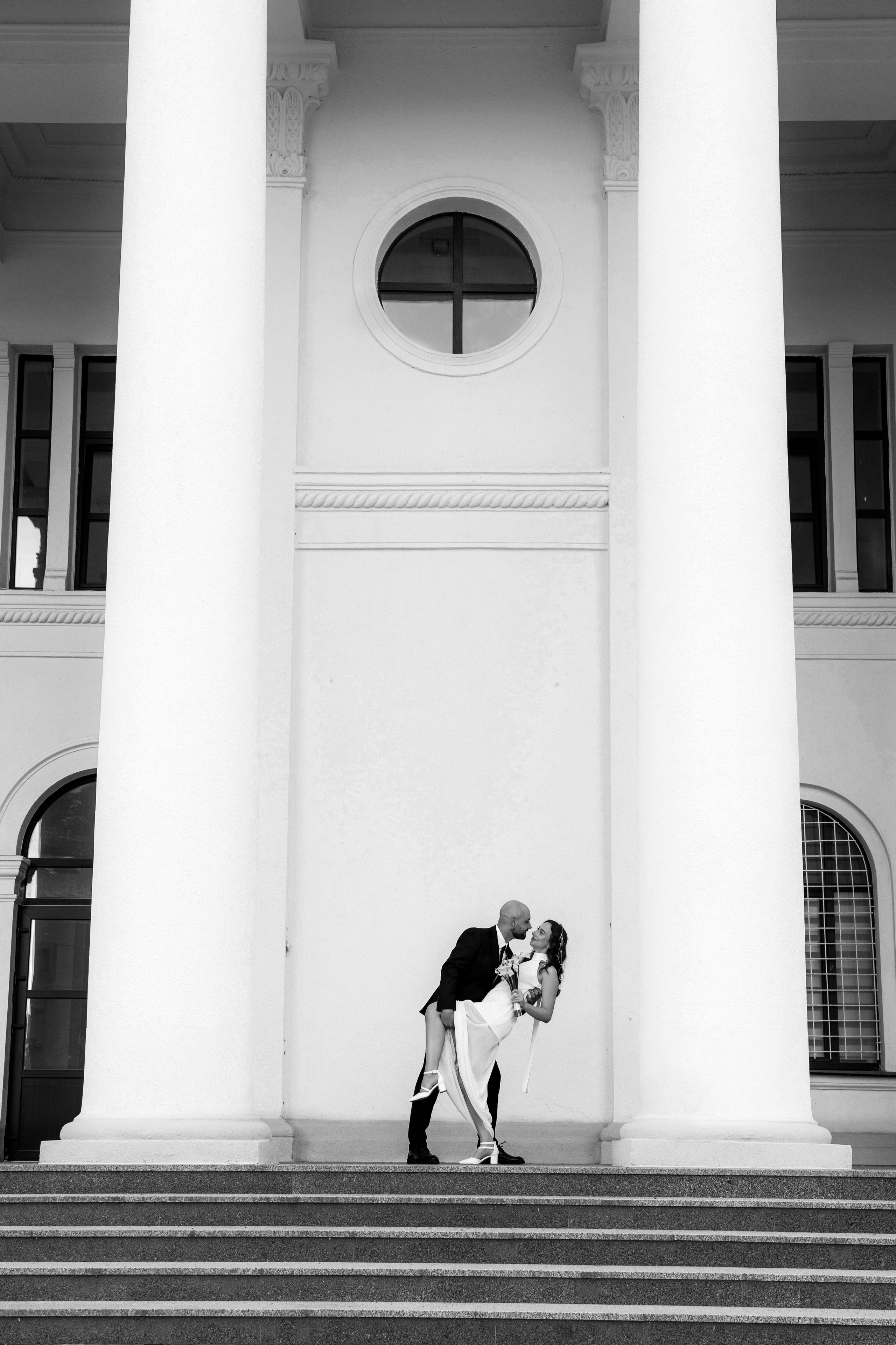 Любовь на фоне старого аэропорта. Ваш семейный фотограф в Минске — Вика Трегубова