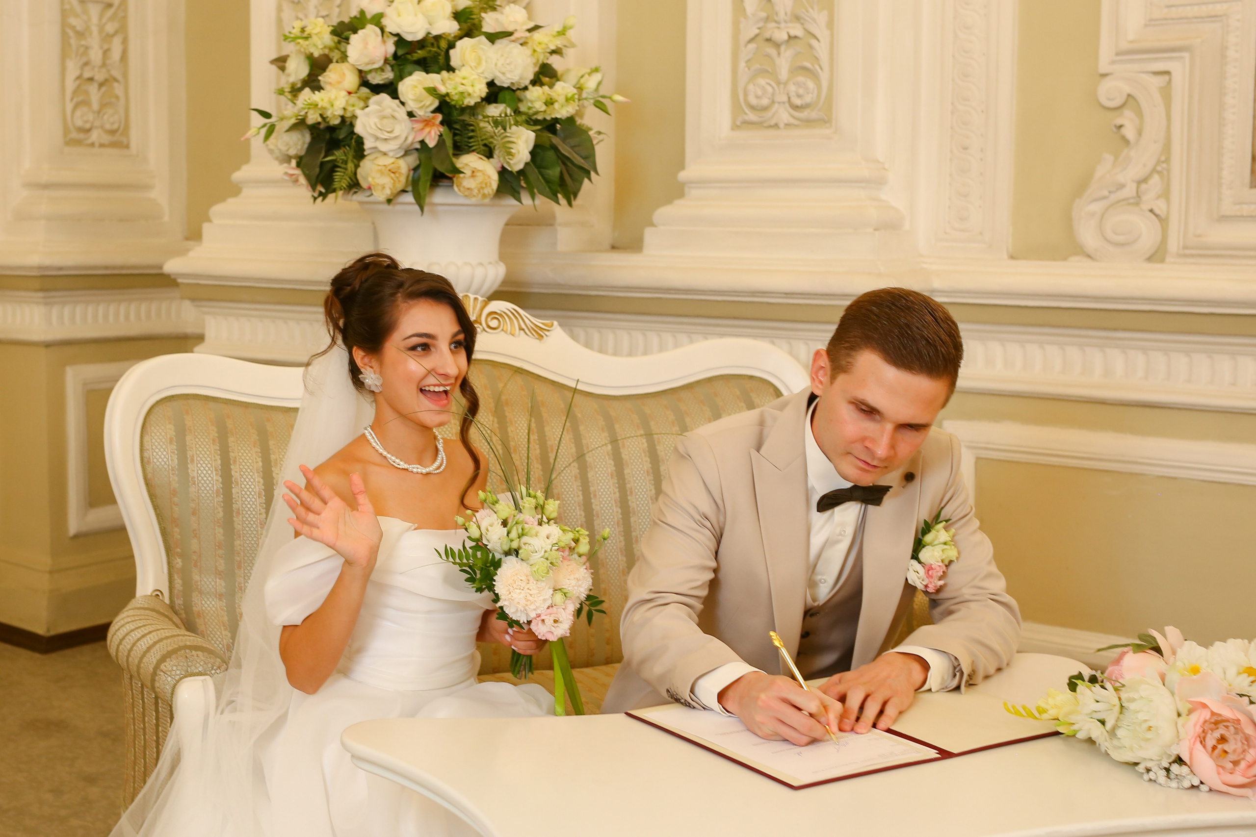 Классические кадры, во Дворце бракосочетания. Свадебный и Репортажный фотограф в Санкт-Петербурге