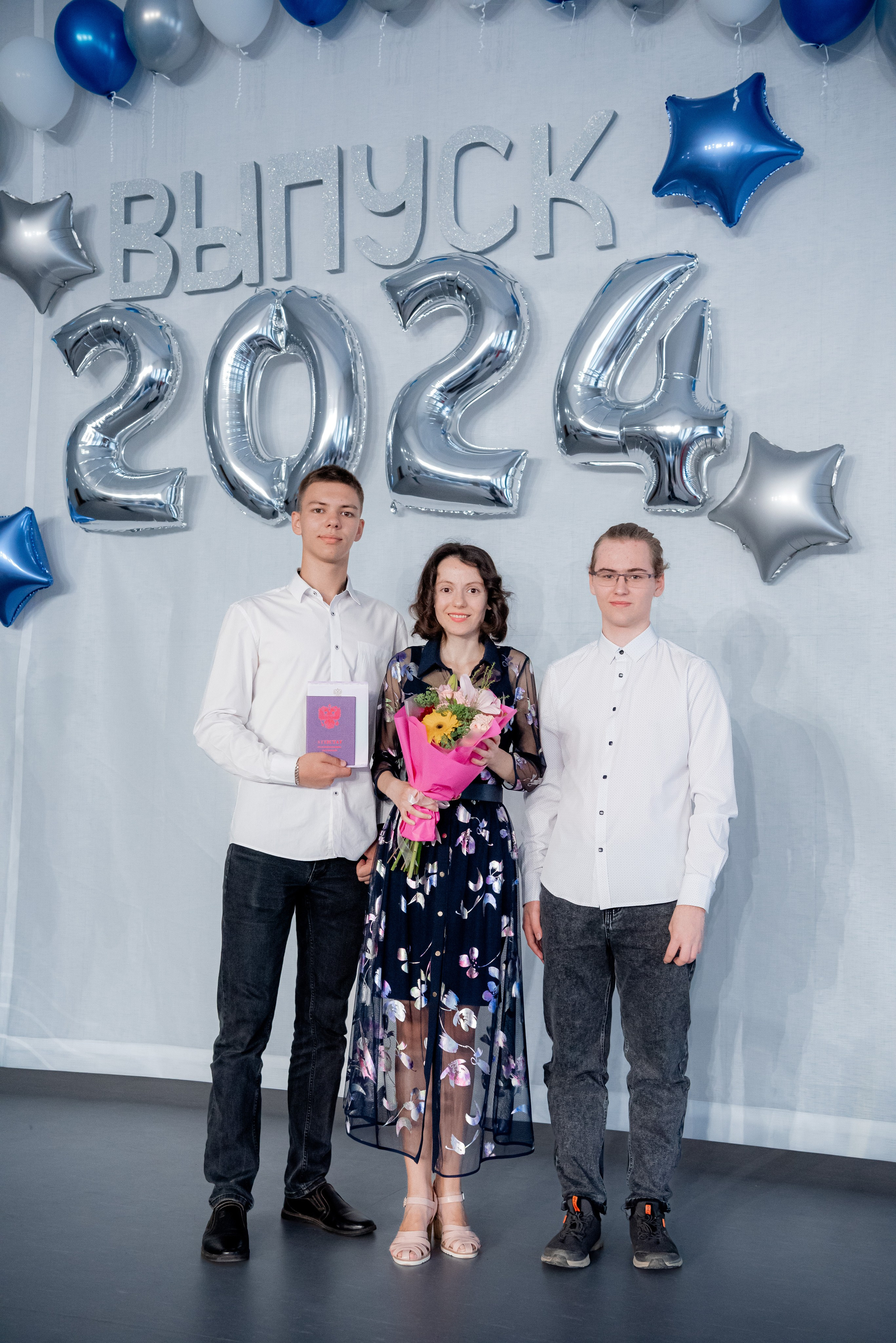 86 школа. Вручение. ДК Тракторозаводского района. Фотограф в Волгограде и Волжском Александр Горбань