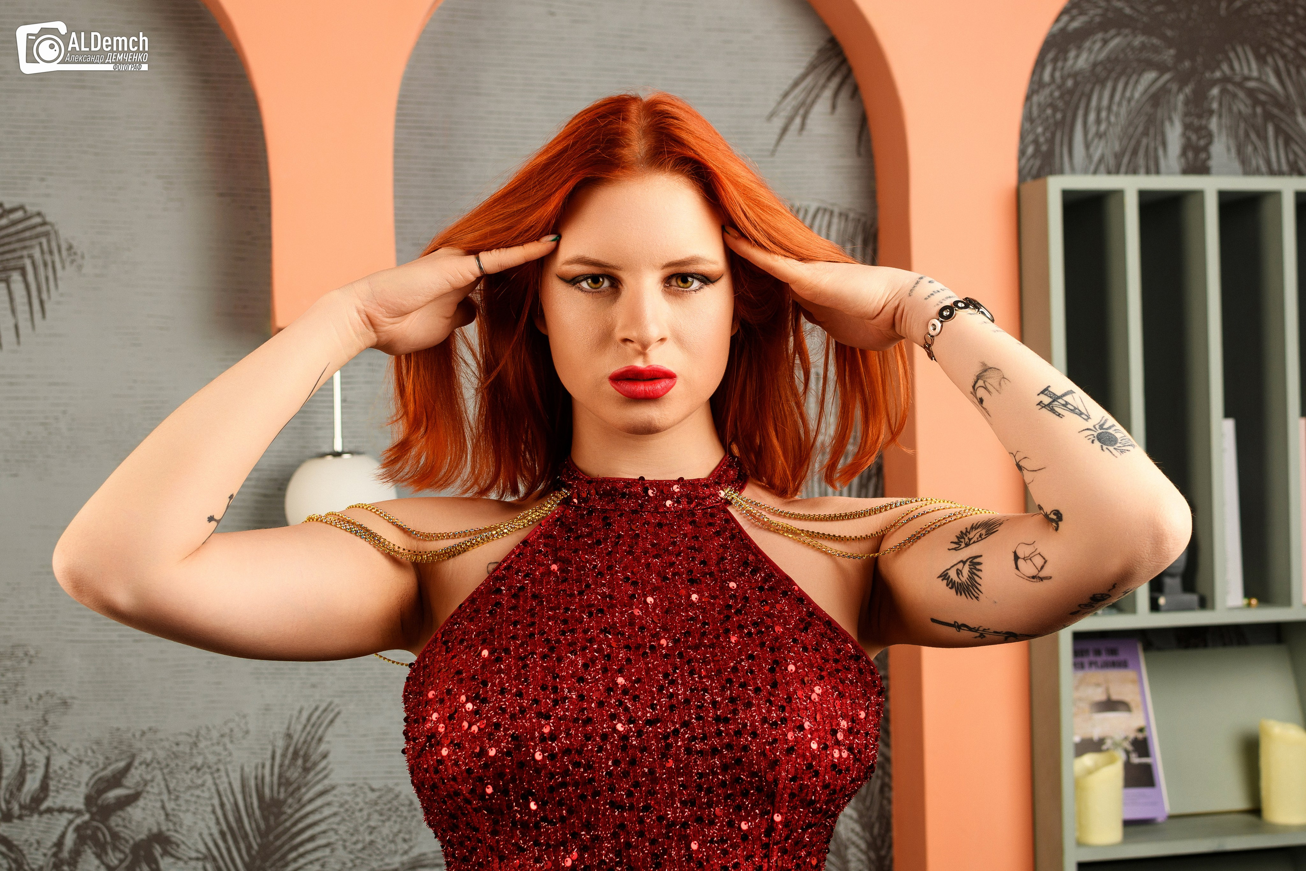 Фотосессия девушки в красном платье в фотостудии Москве