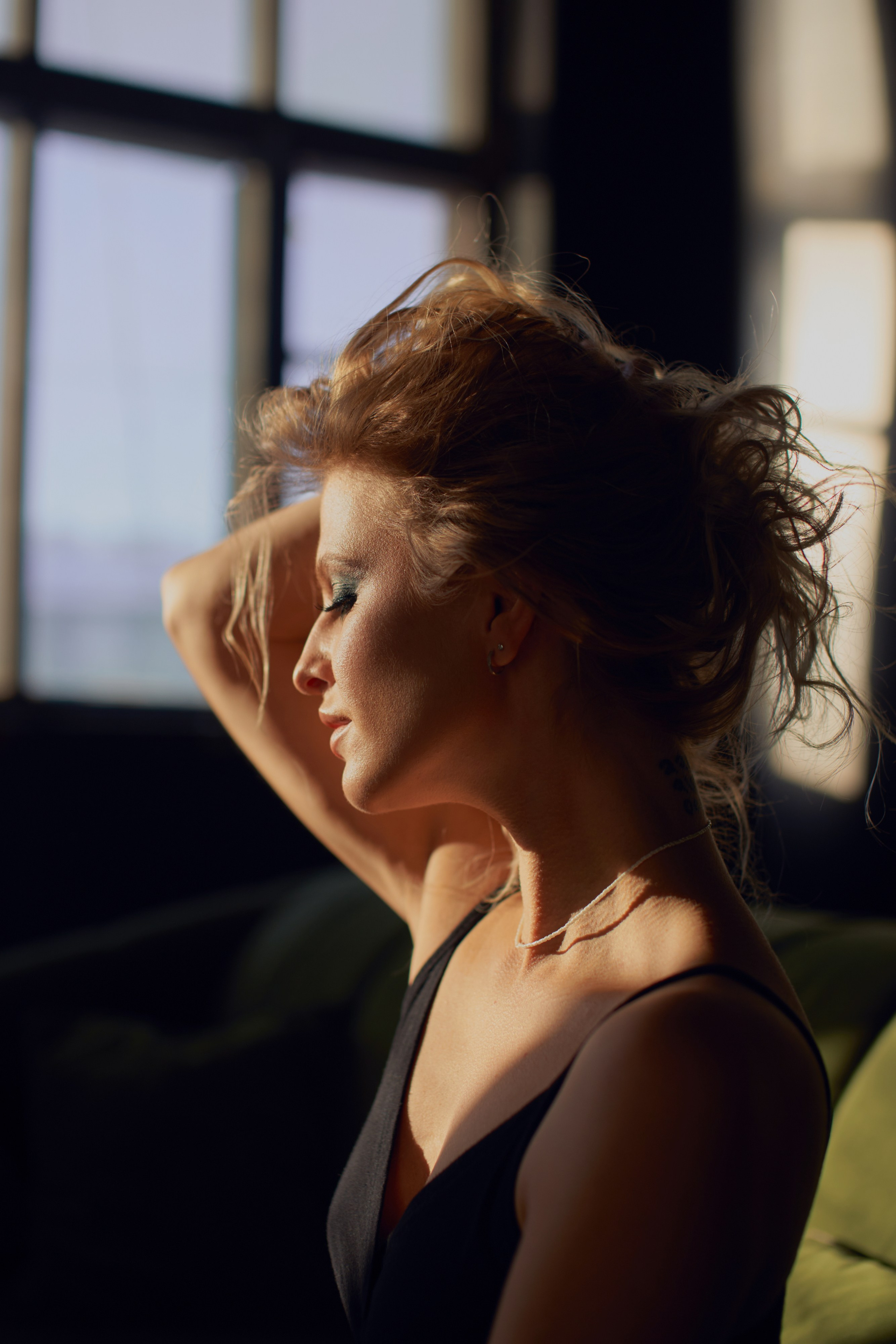 Эффектная портретная фотосессия в студии для Марины. Репортажный и женский фотограф в Новосибирске