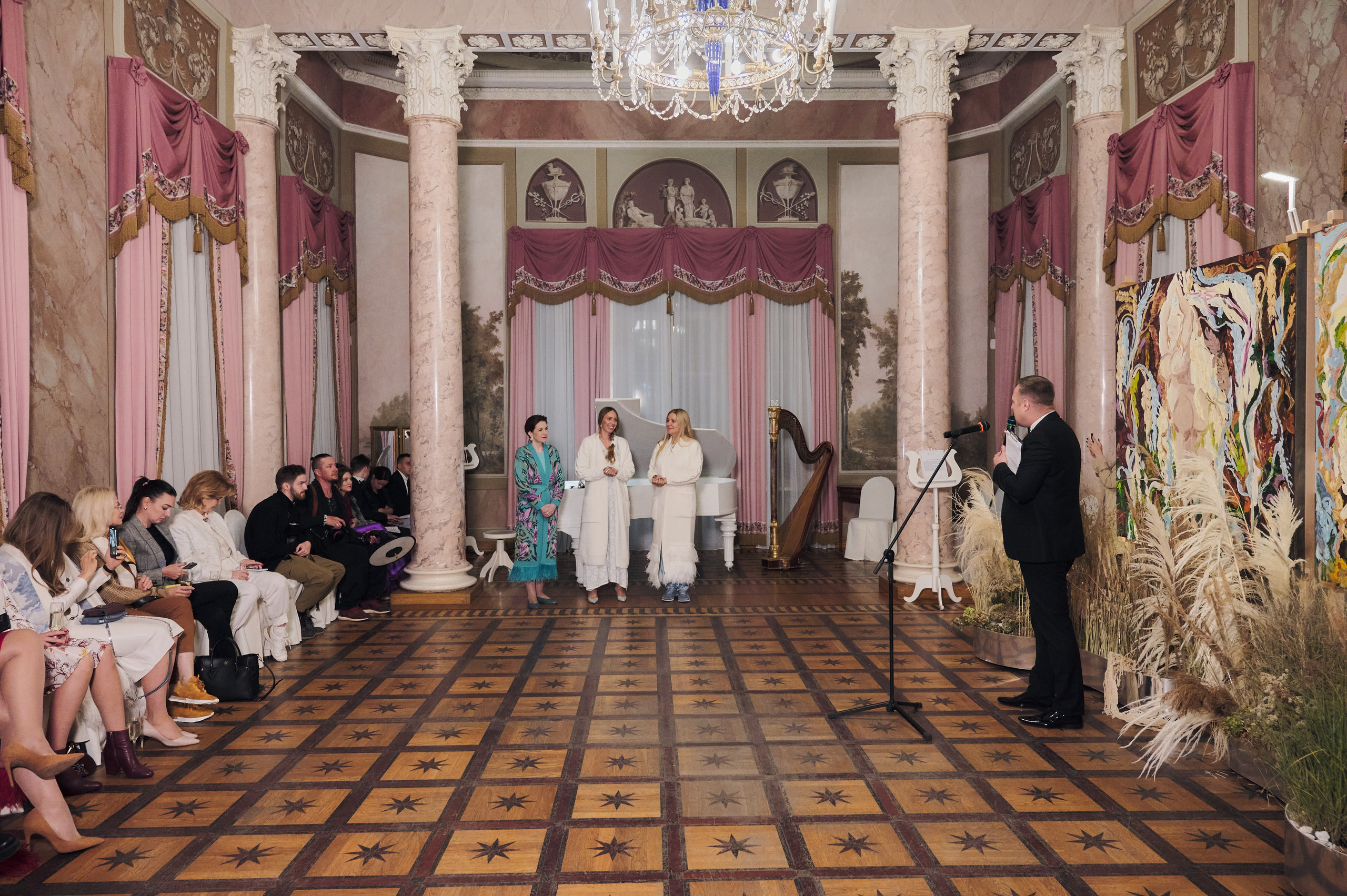 Открытие выставки 13.09.22. Никита Хохловский фото и видео продакшн