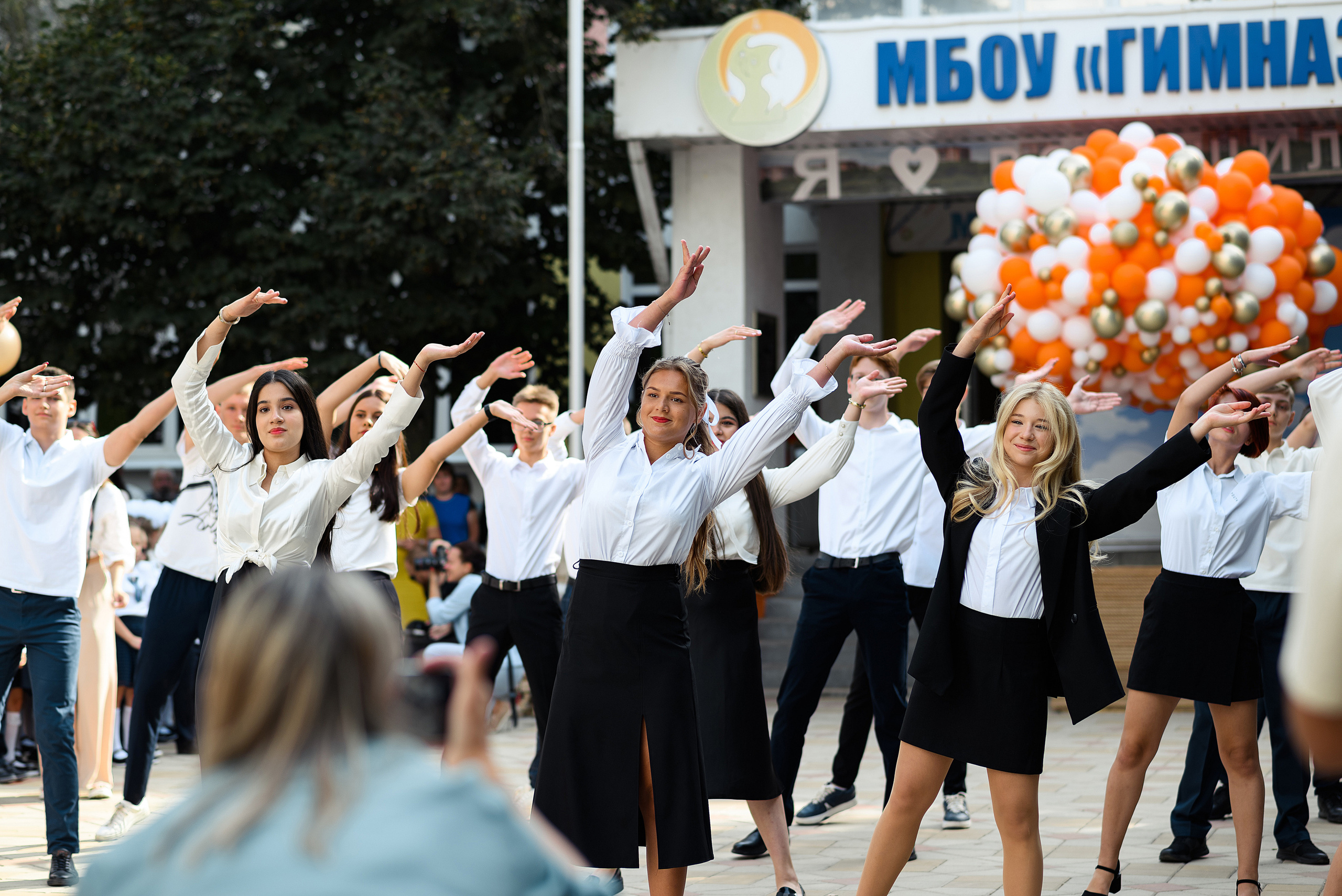 Линейка 1Д Гимназия 118. Свадебный и семейный фотограф в Ростове-на-Дону Алина Астахова