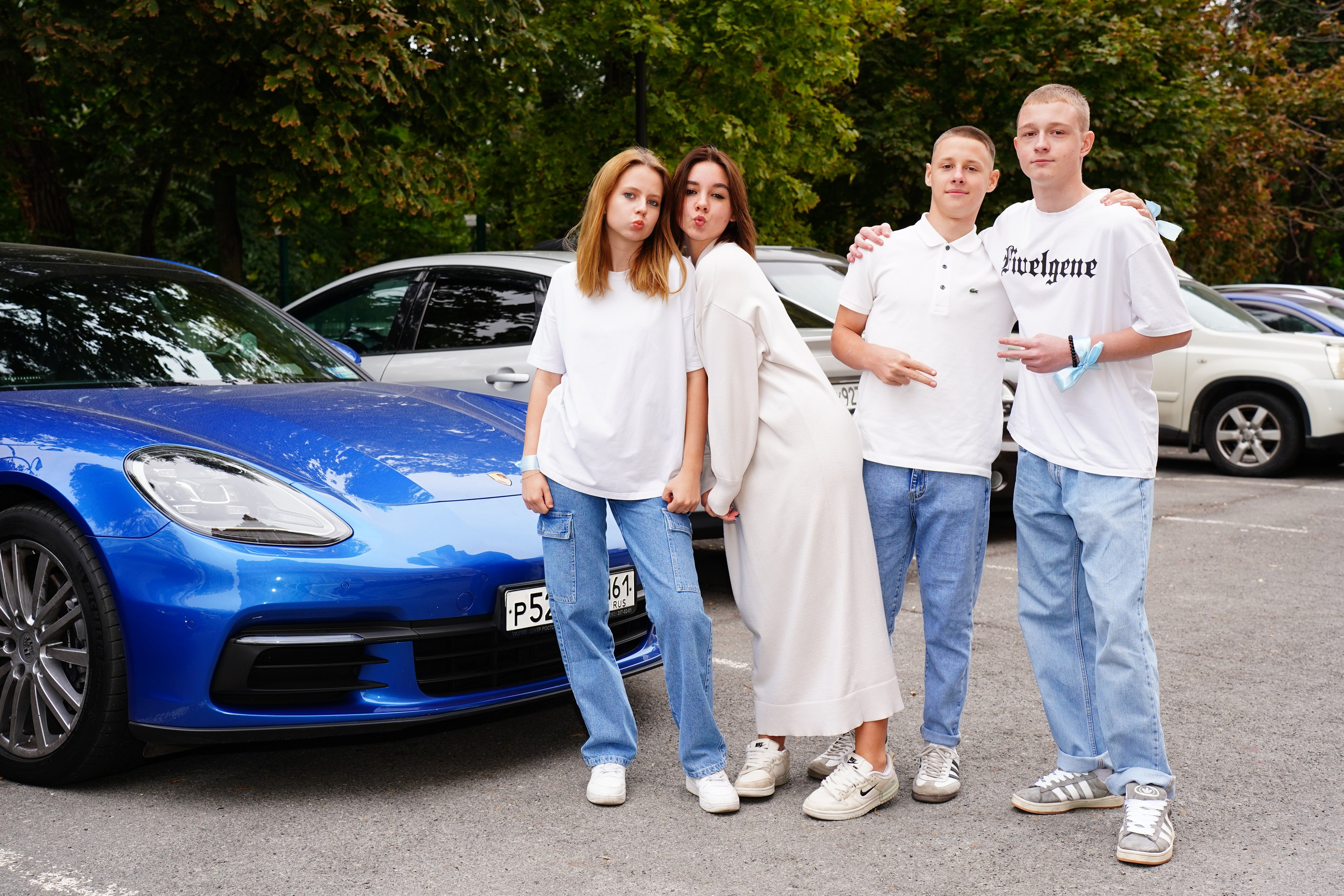 Парк Горького _бело-голубые оттенки старшая школа. MEMENTO.Выпускные альбомы, школьные, юбилейные и другие книги. Ростов-на-Дону