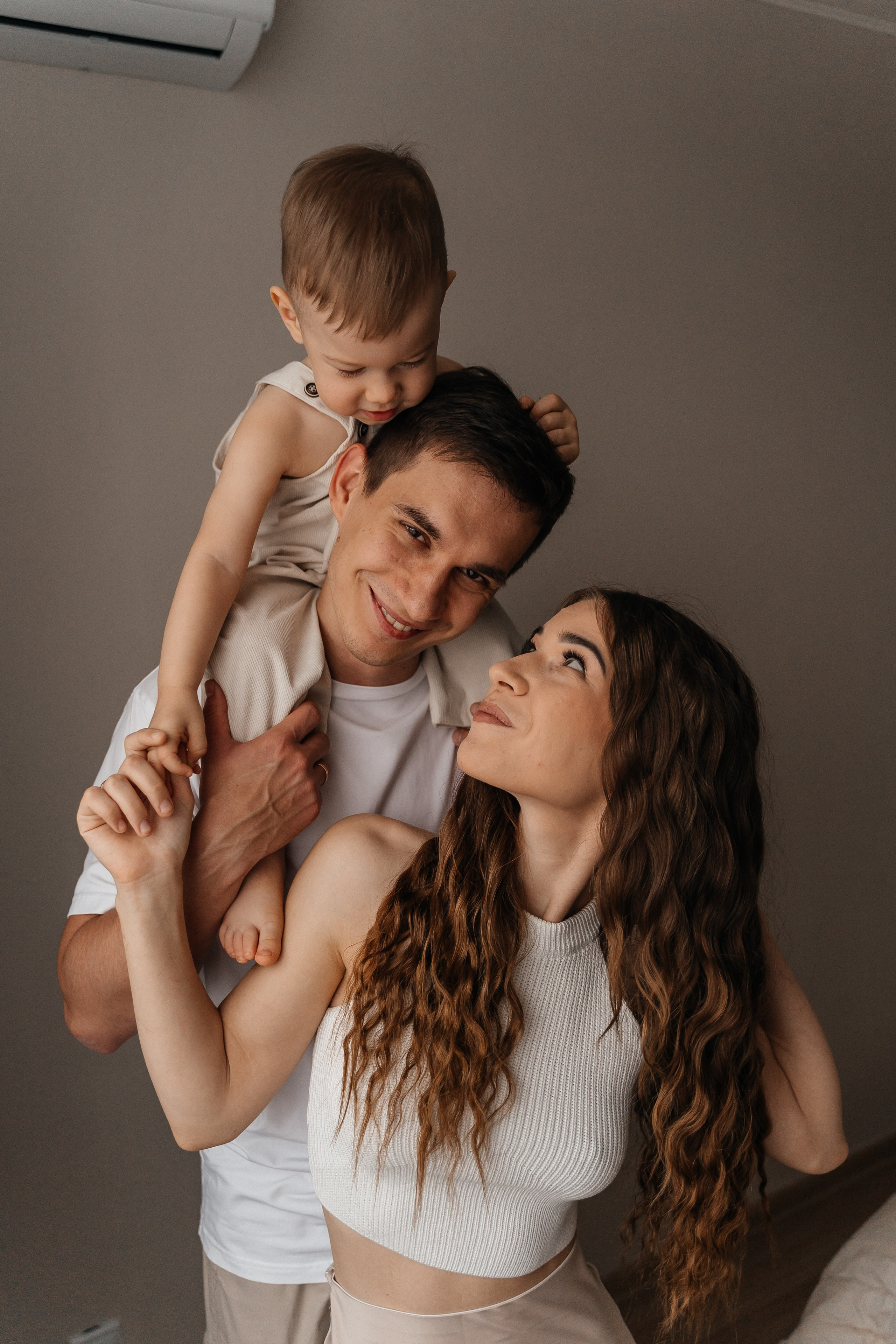 Вадим, Юля и Мирон. Волик Мария